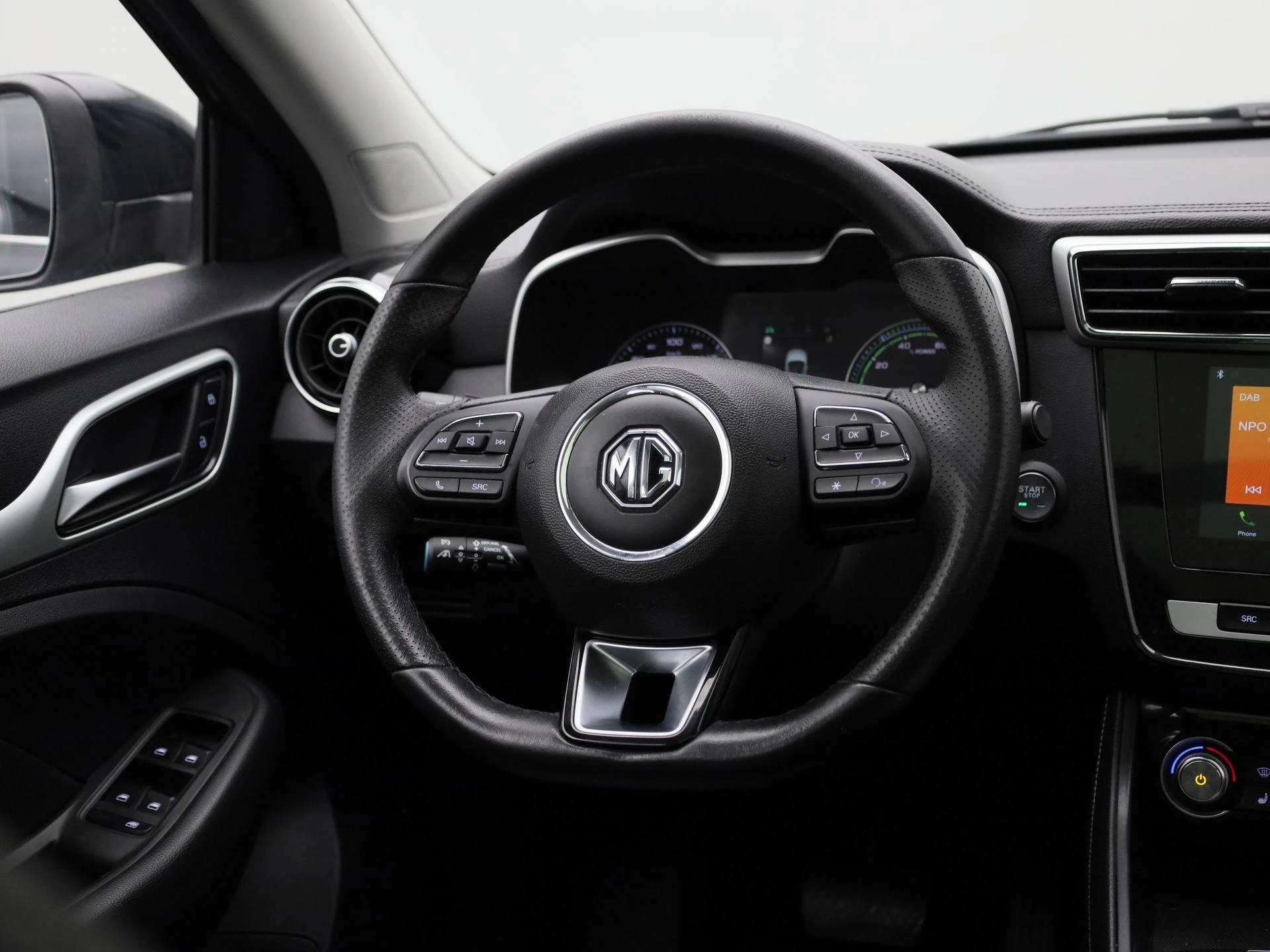 MG-ZS EV-image-10