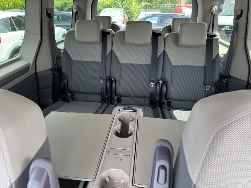Volkswagen-Multivan-image-14