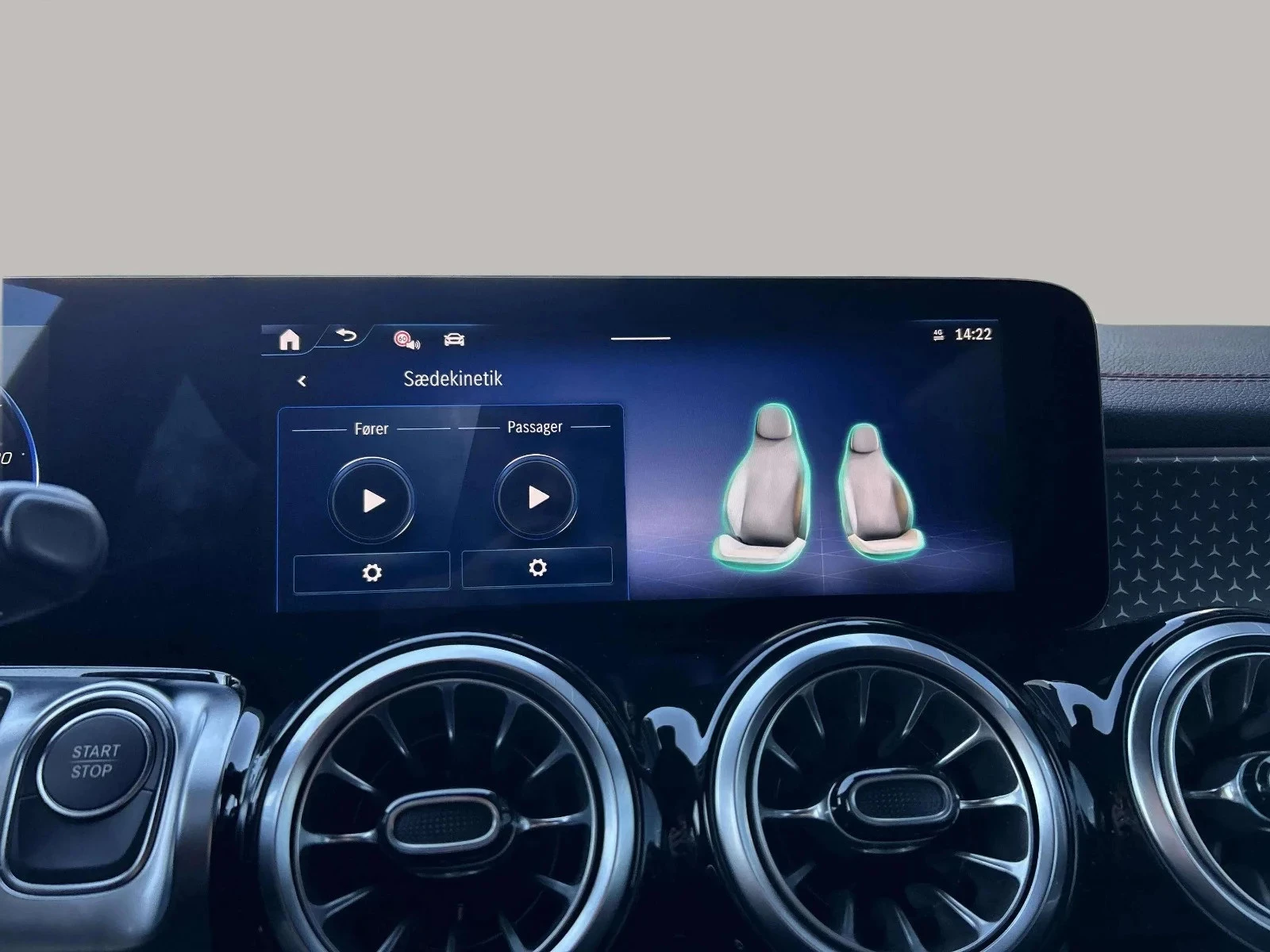 Mercedes-Benz-EQB-image-18