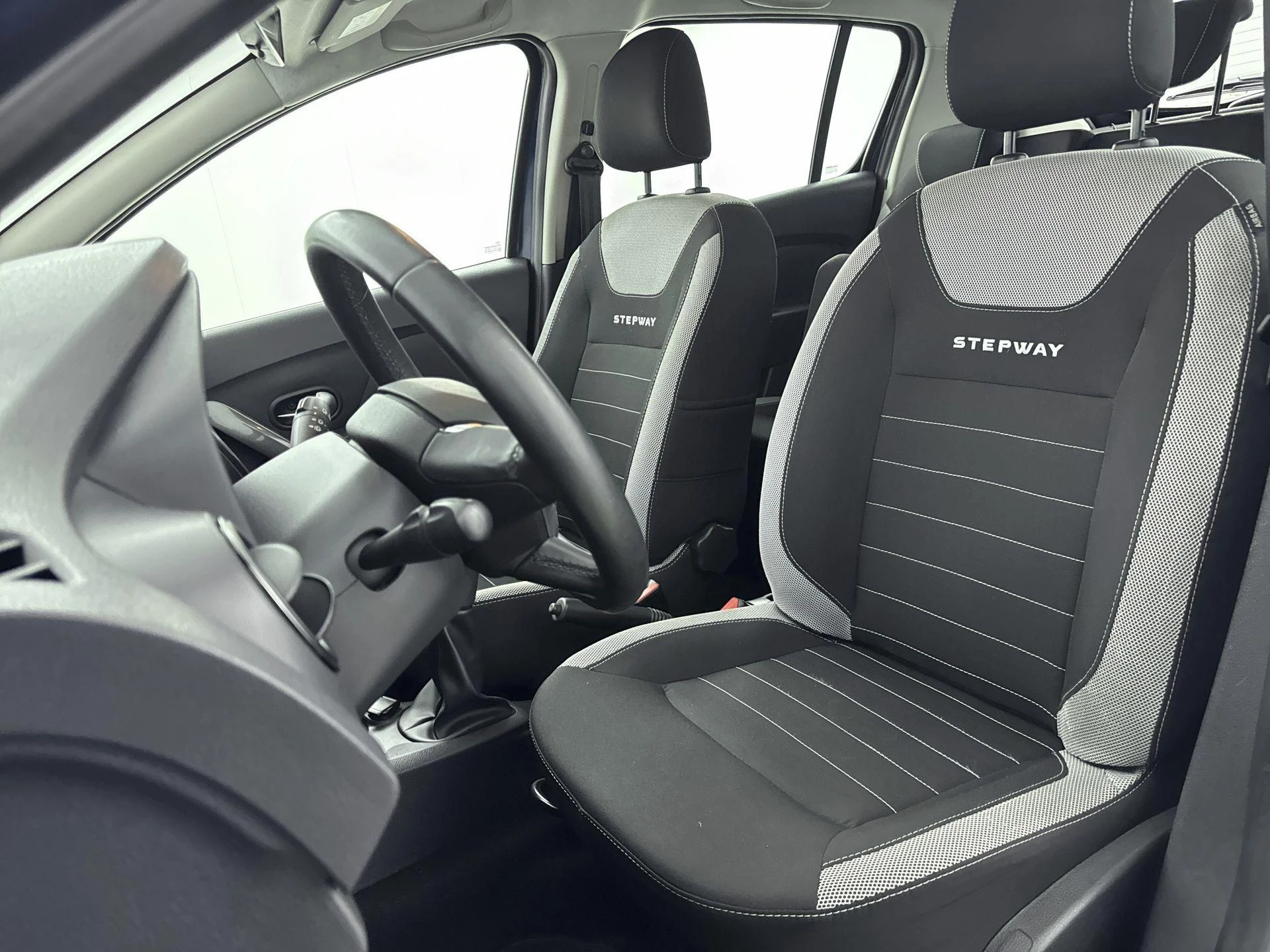 Dacia-Sandero Stepway-image-11