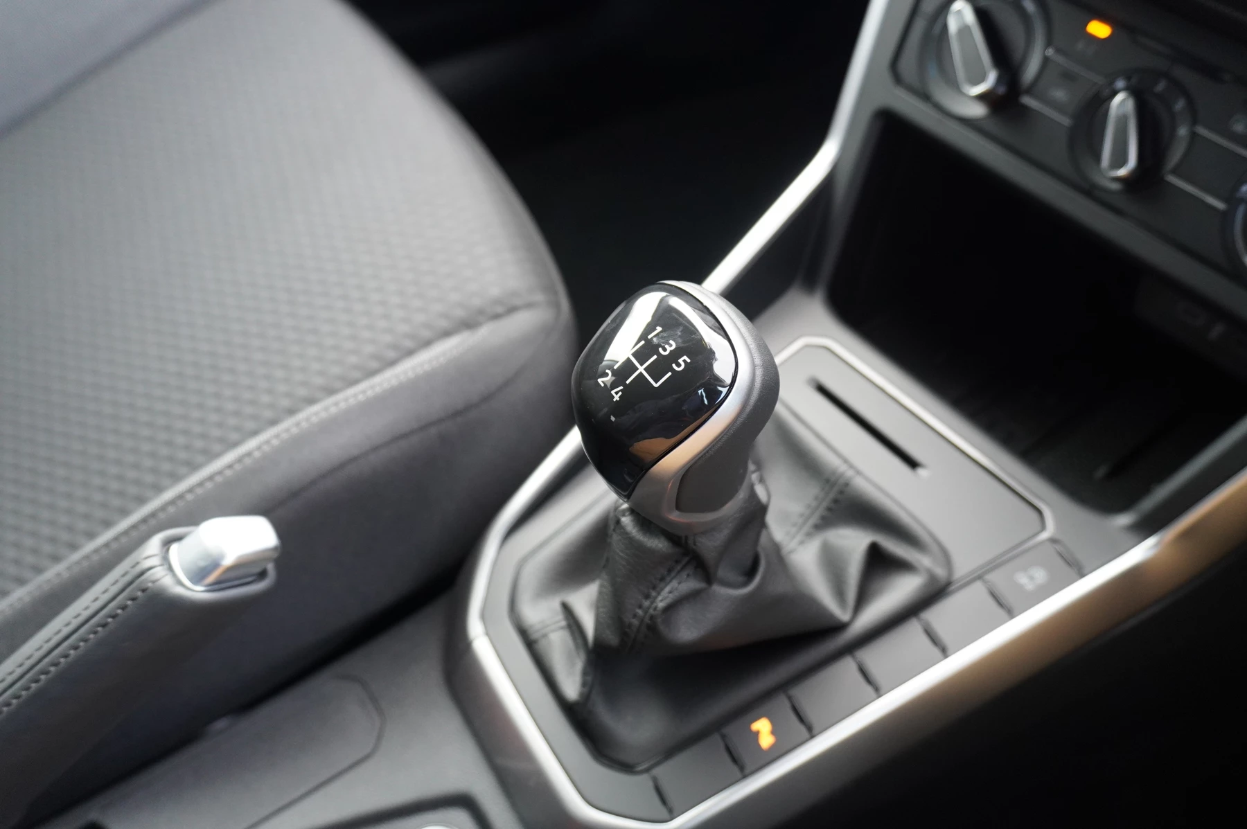 Volkswagen-Polo-image-18