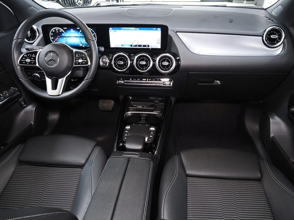 Mercedes-Benz-GLA 250-image-12
