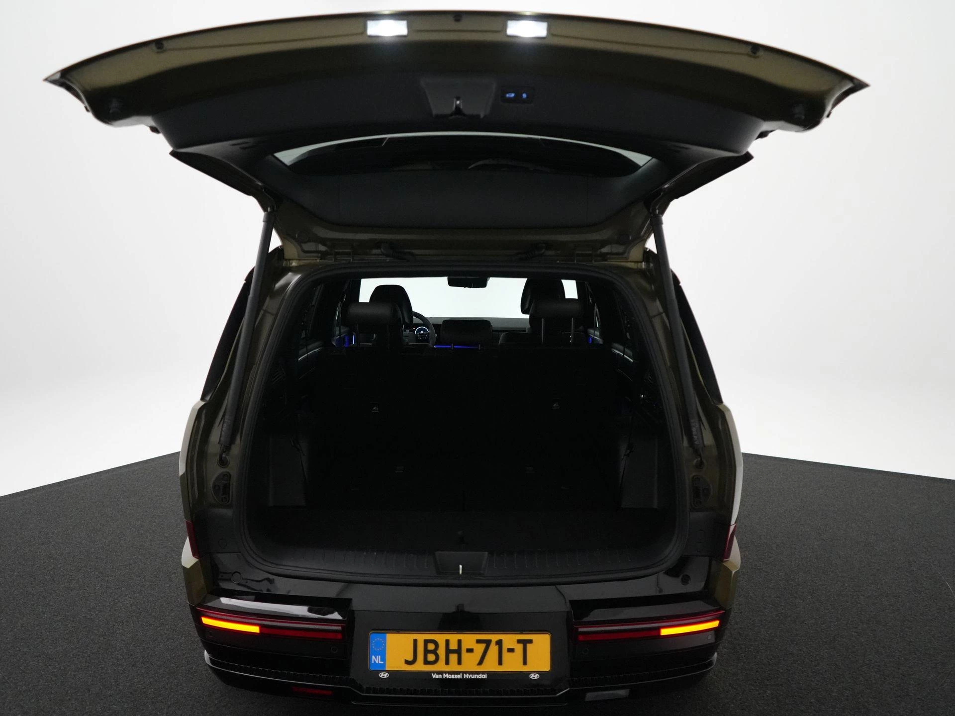 Hyundai-Santa Fe-image-50