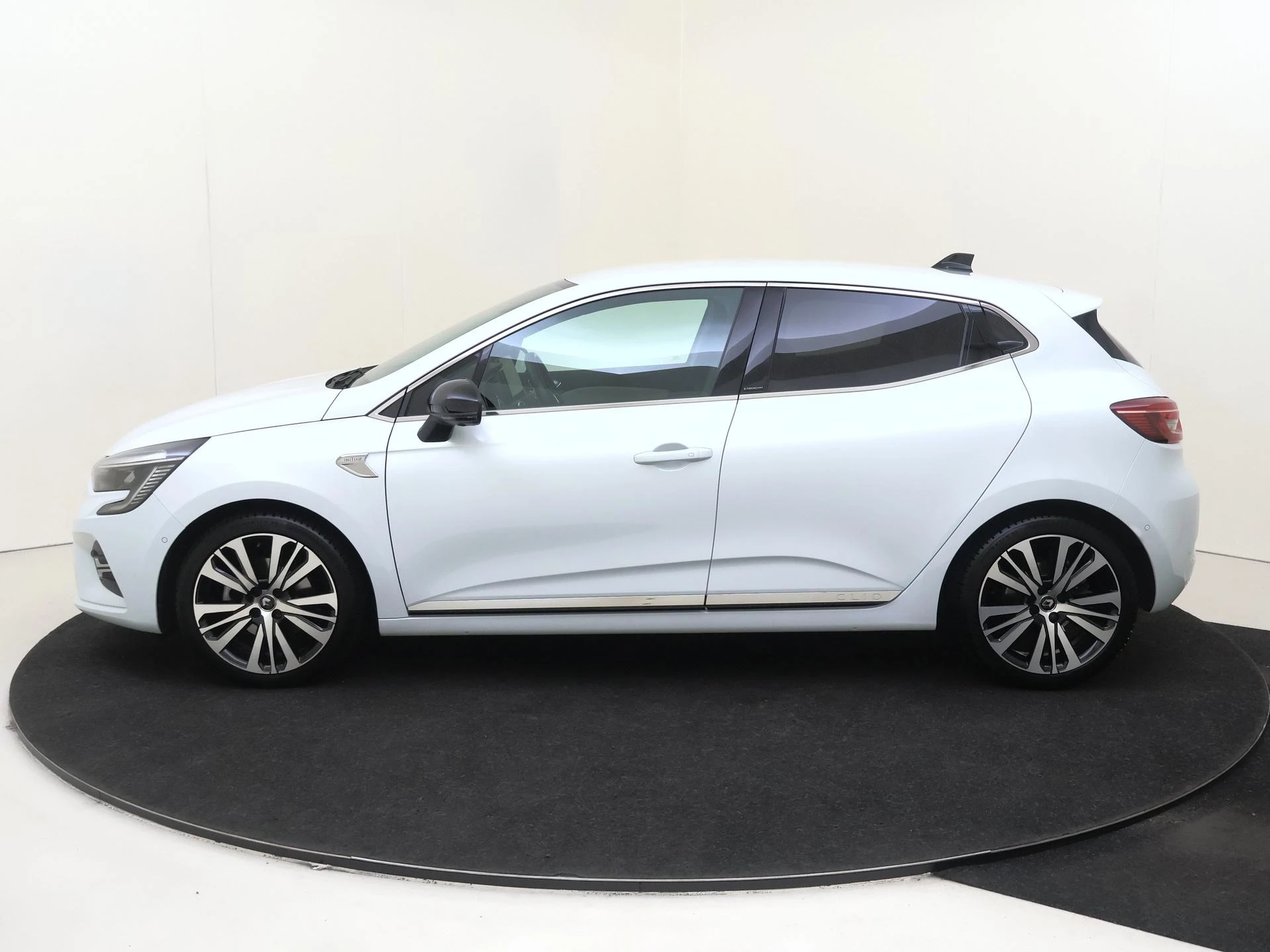 Renault Clio 1.6 E-Tech Hybrid 140 Initiale Paris