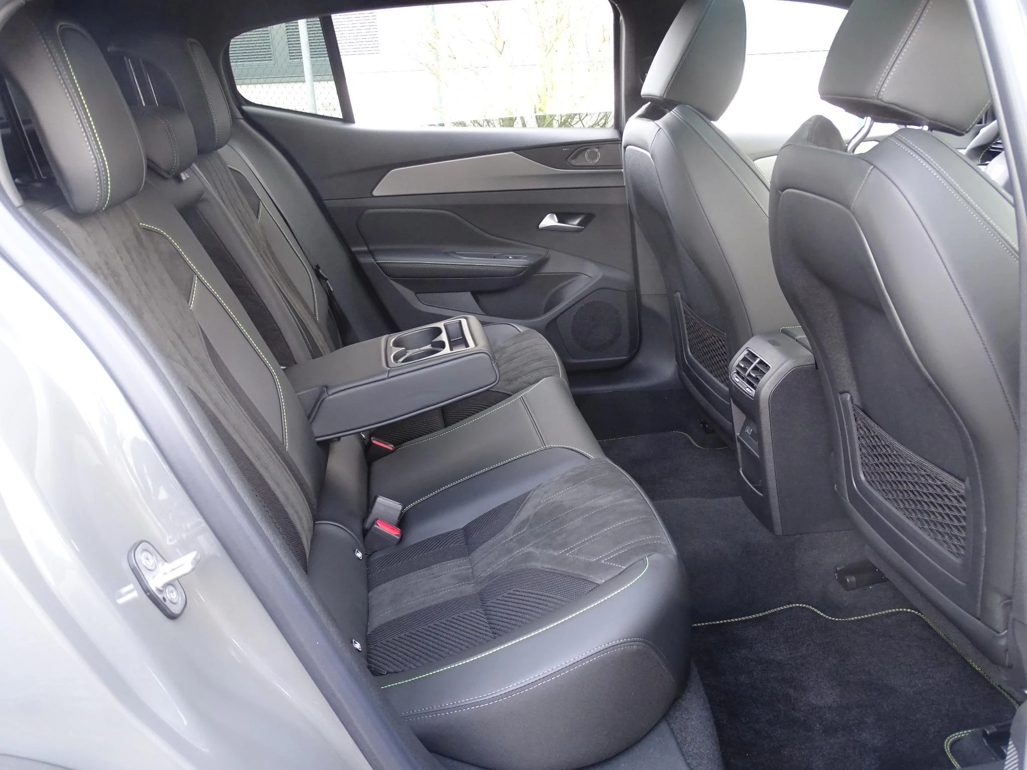 Peugeot 408 1.2 HYBRID 145 e-DSC6 GT