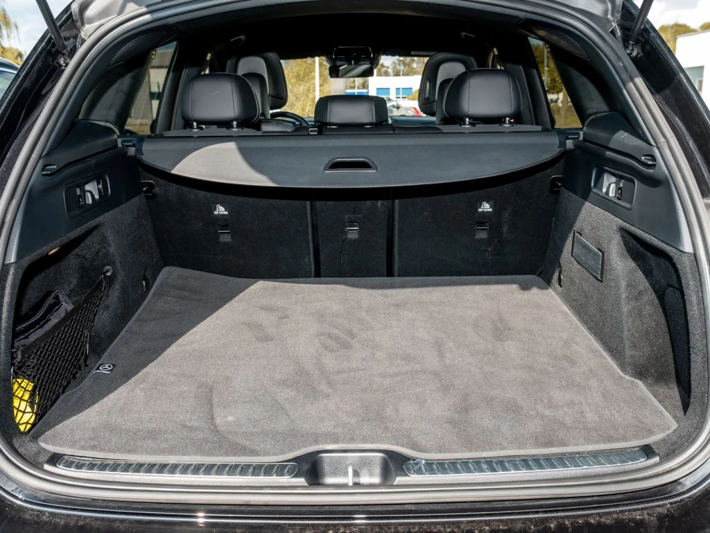 Mercedes-Benz-GLC 300 d-image-15
