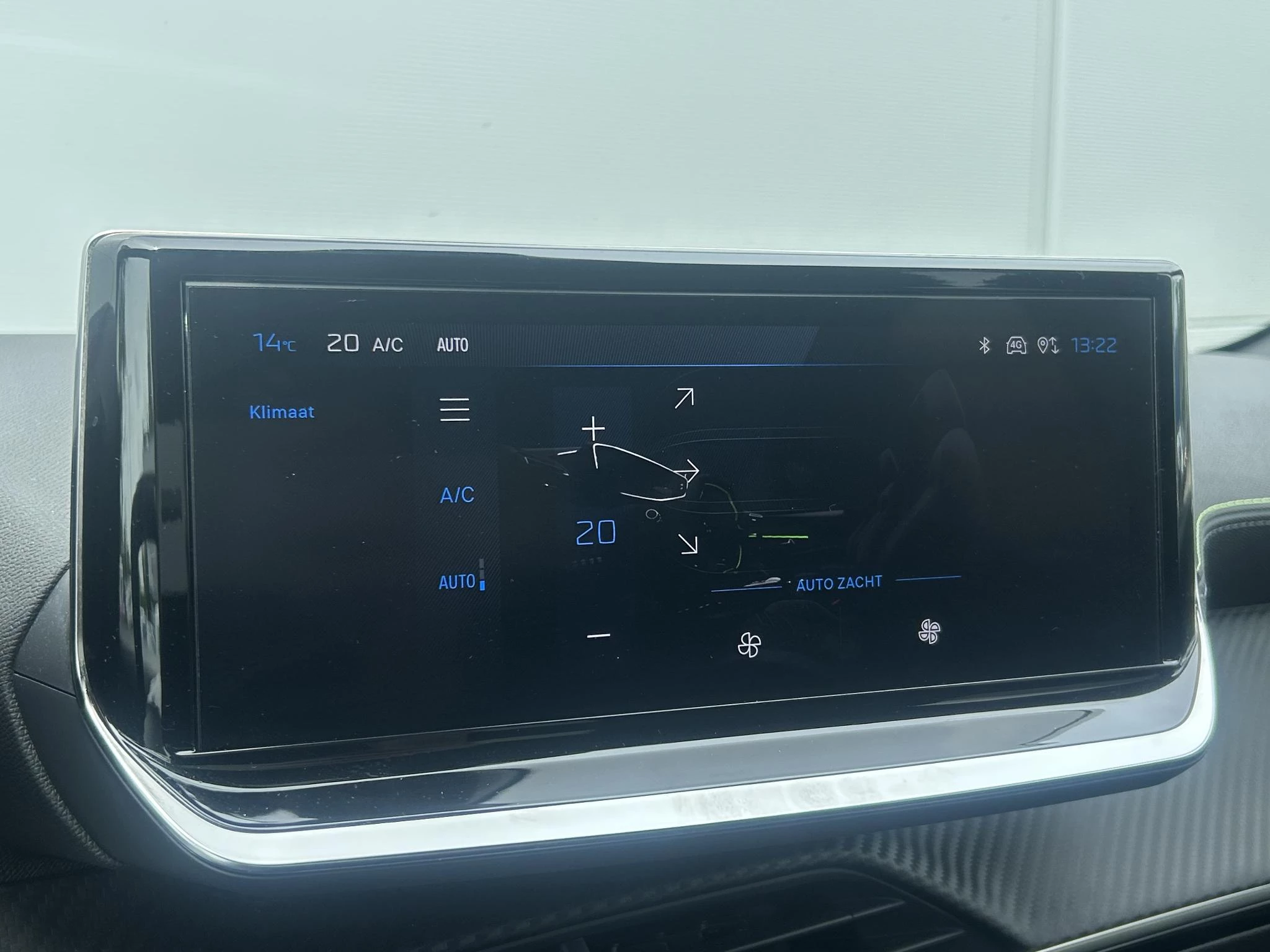 Peugeot-208-image-14