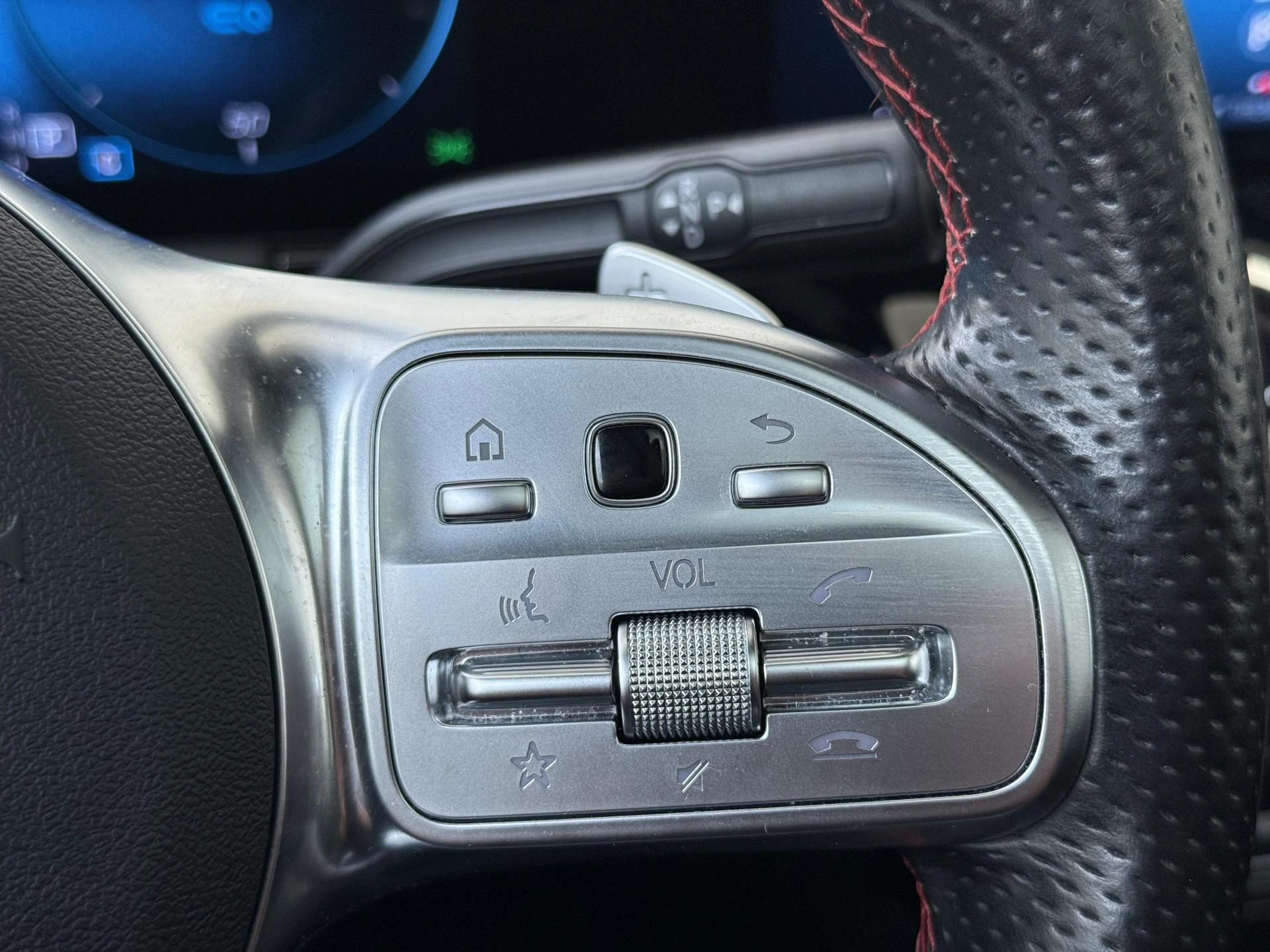 Mercedes-Benz-EQA-image-12
