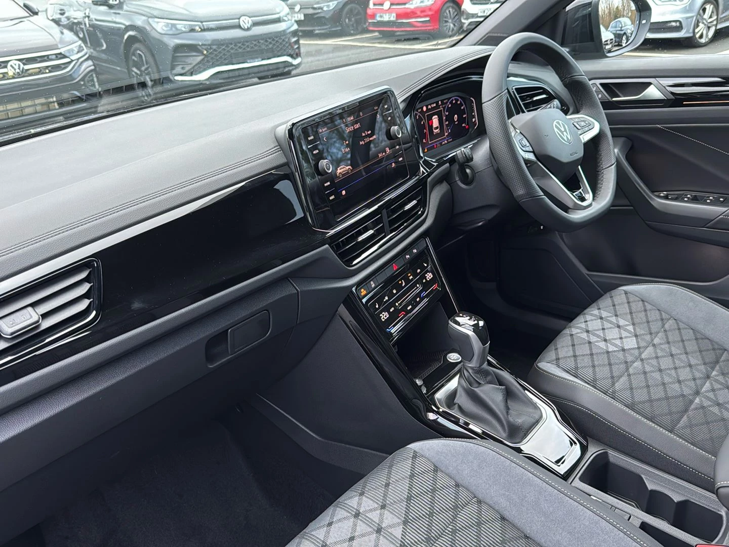 Volkswagen-T-Roc-image-1