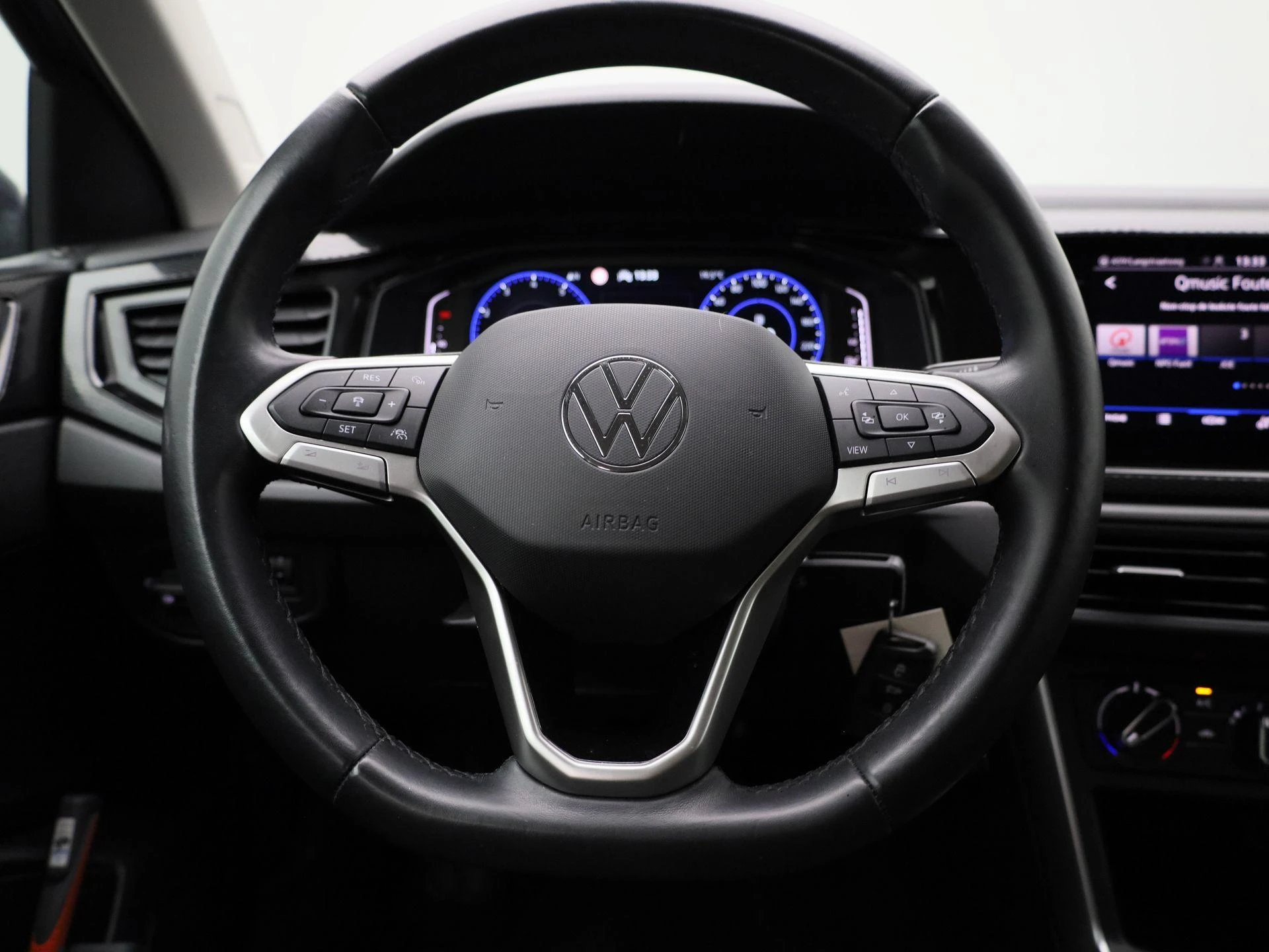 Volkswagen-Polo-image-6