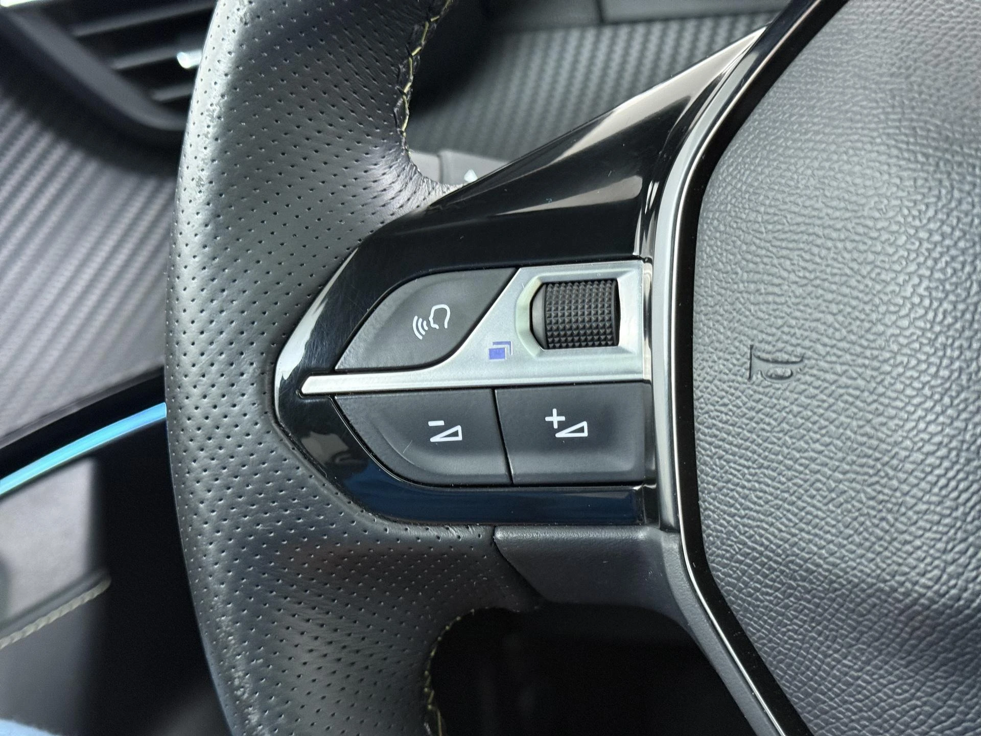 Peugeot-e-2008-image-12