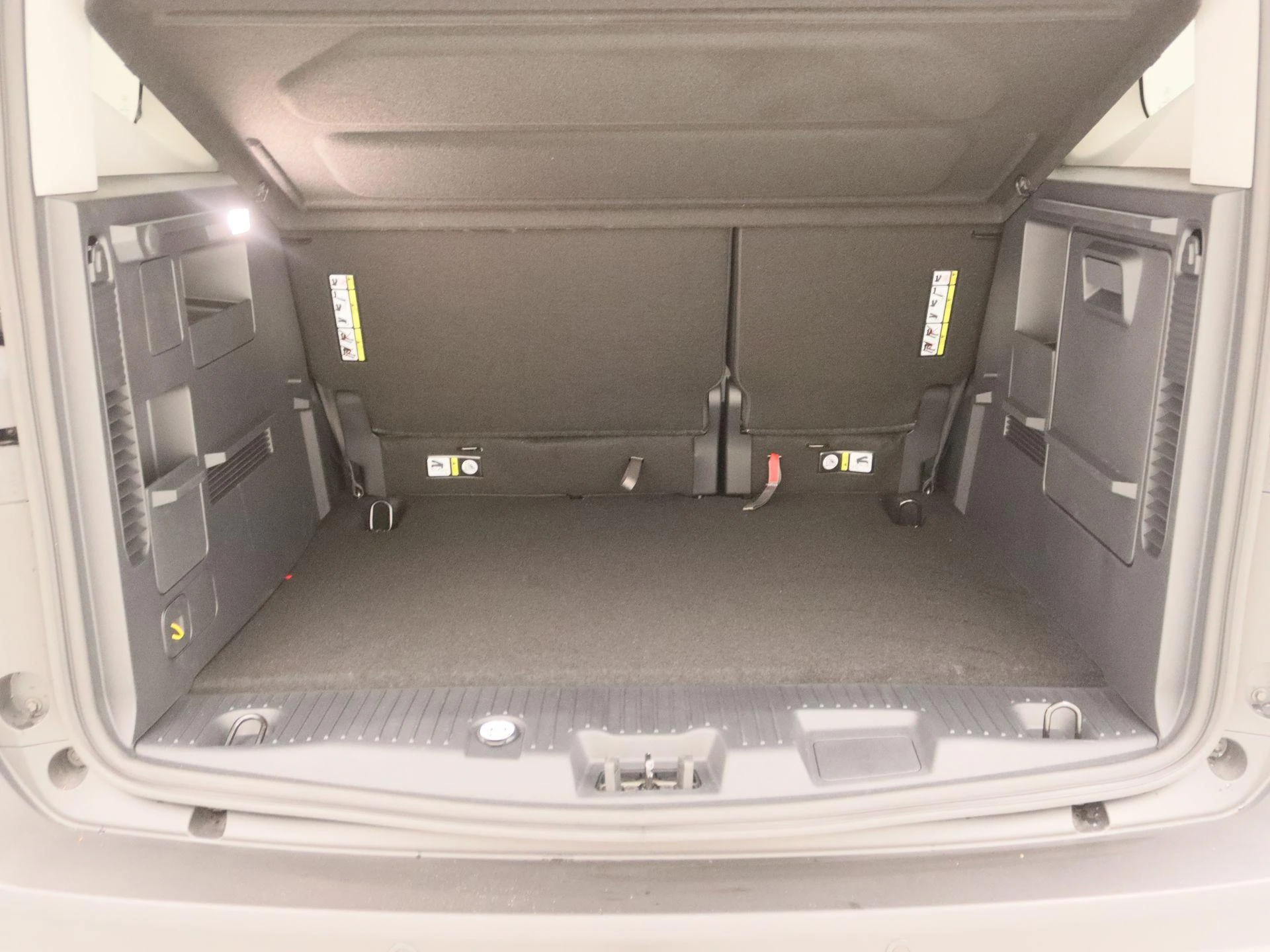 Ford-E-Transit Courier-image-12