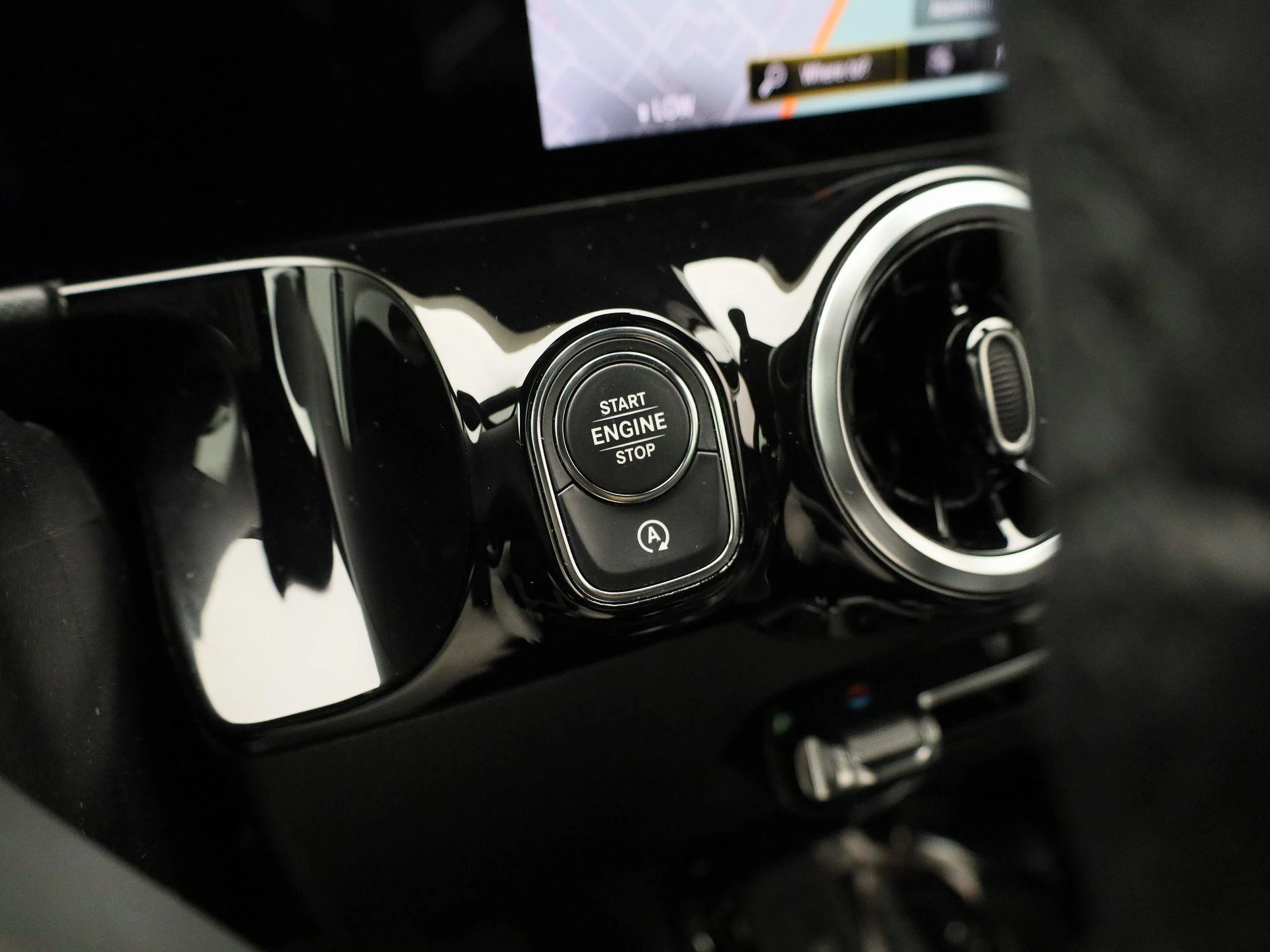 Mercedes-Benz-B-Klasse-image-19
