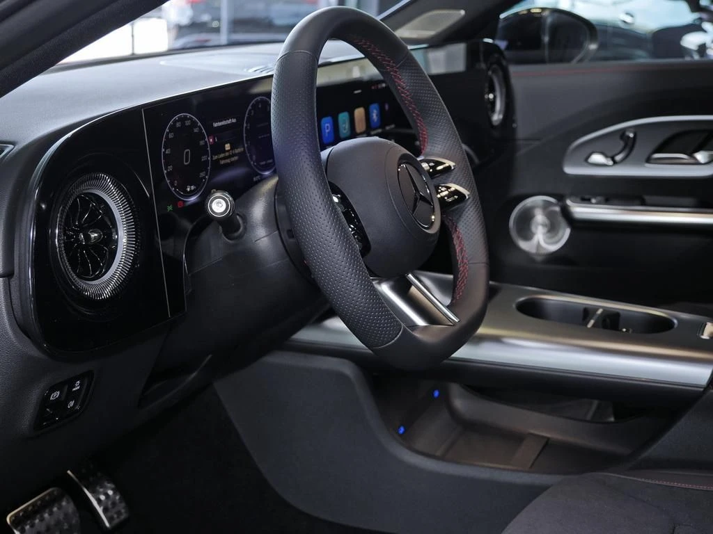 Mercedes-Benz-CLA 200-image-6
