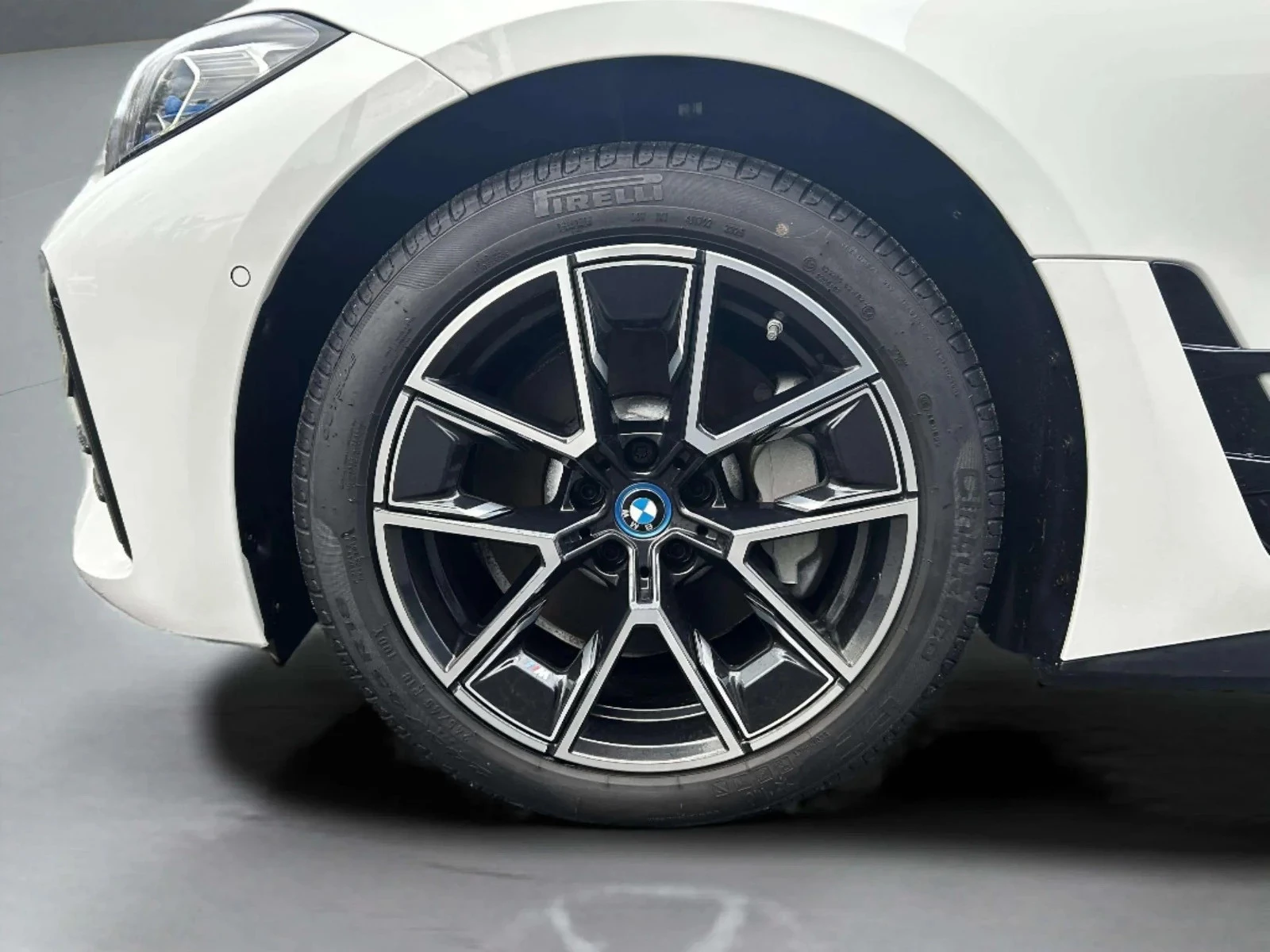 BMW-i4-image-8
