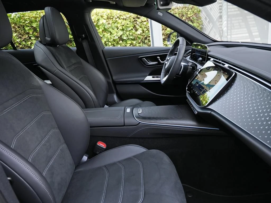Mercedes-Benz-E-Klasse 300-image-11