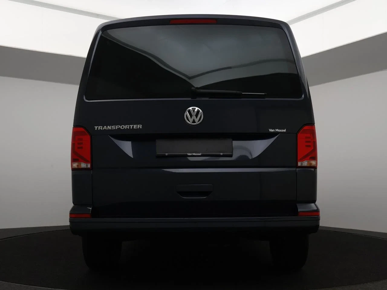 Volkswagen-Transporter-image-10