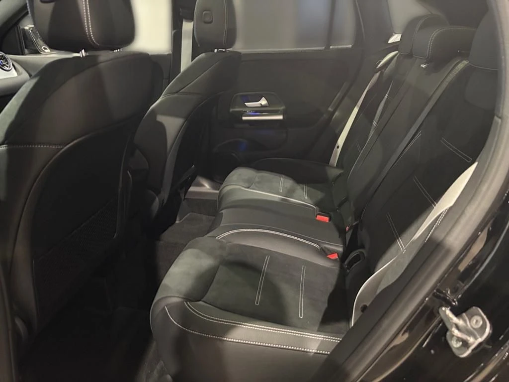 Mercedes-Benz-GLA 200 d-image-8