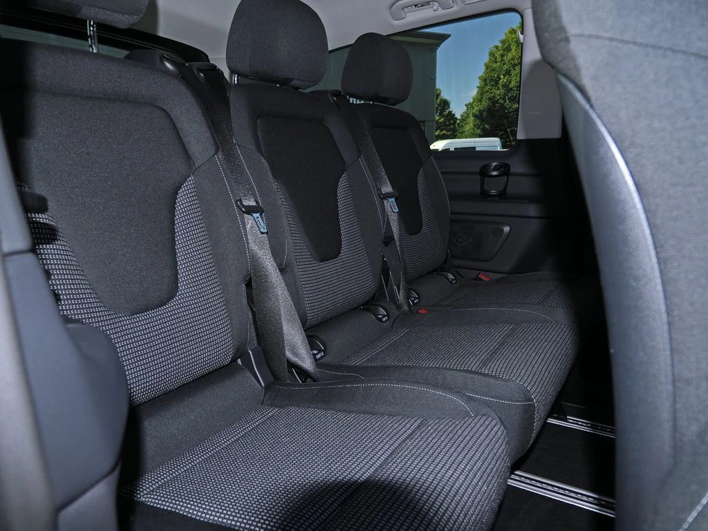 Mercedes-Benz-V-Klasse 220-image-12
