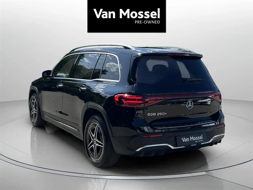 Mercedes-Benz-EQB-image-6