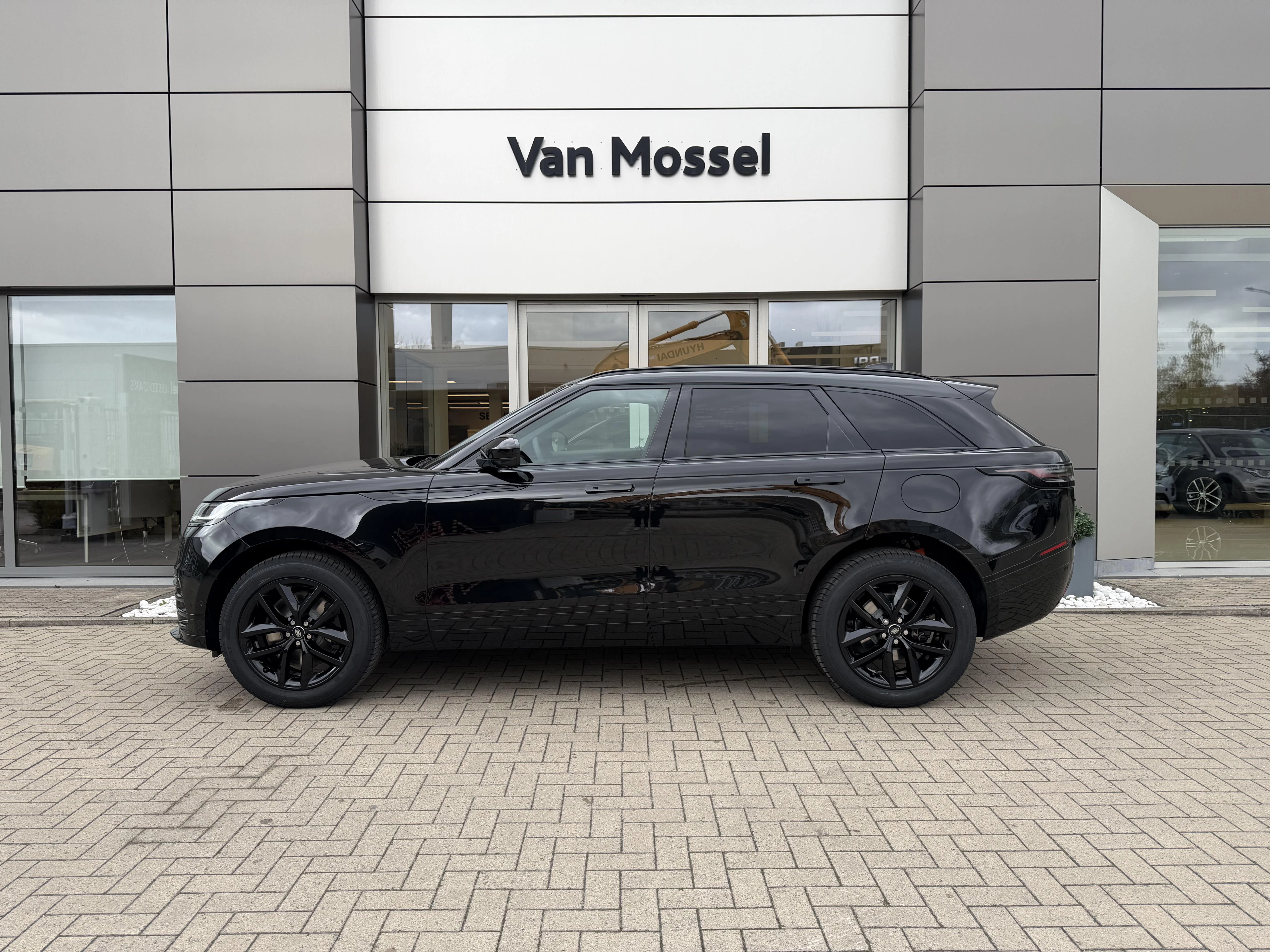 Land Rover Range Rover Velar P400e Dynamic SE AWD Auto. 26.5MY