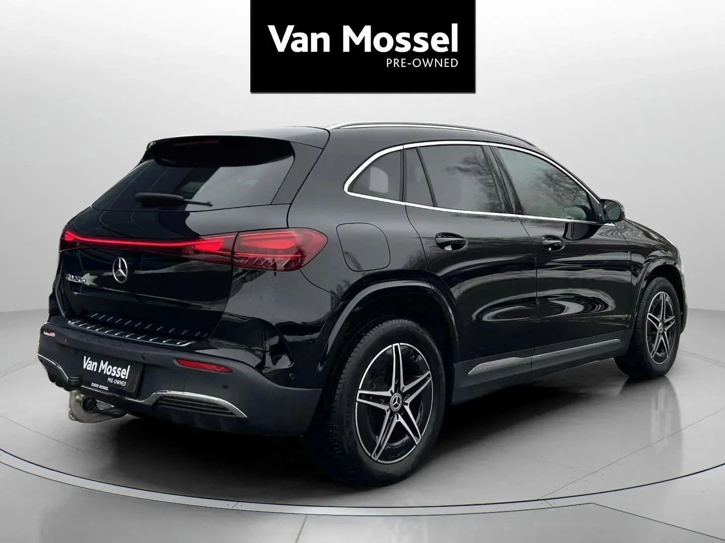 Mercedes-Benz-EQA-image-4