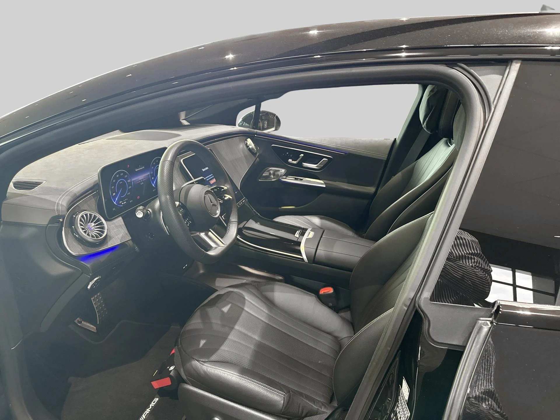 Mercedes-Benz-EQE-image-7