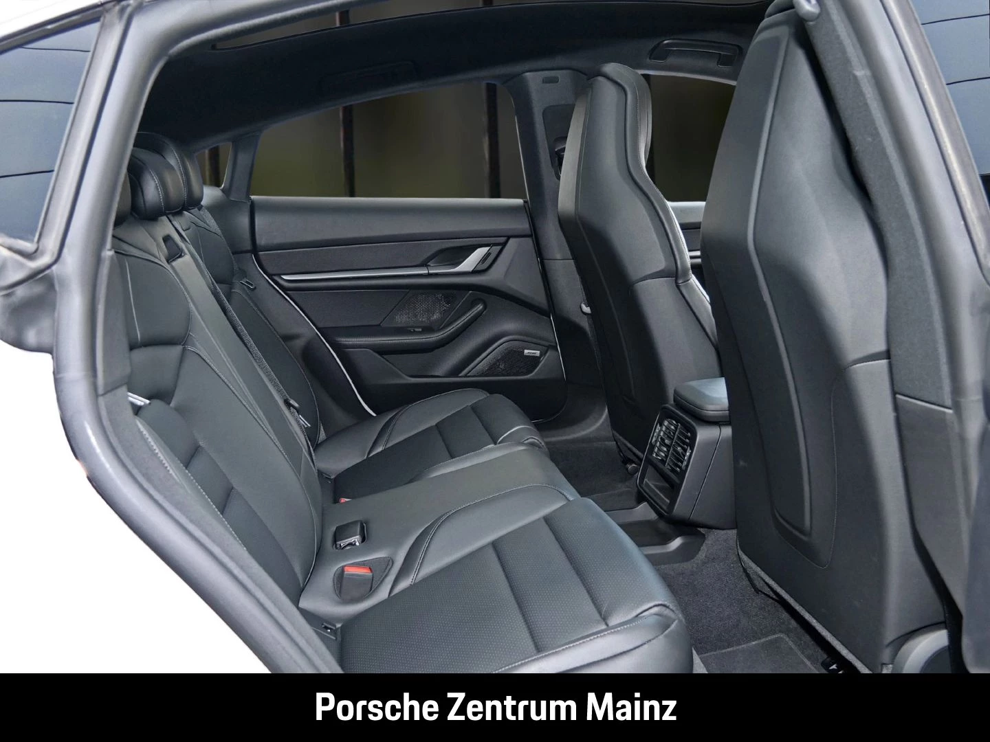 Porsche-Taycan-image-4