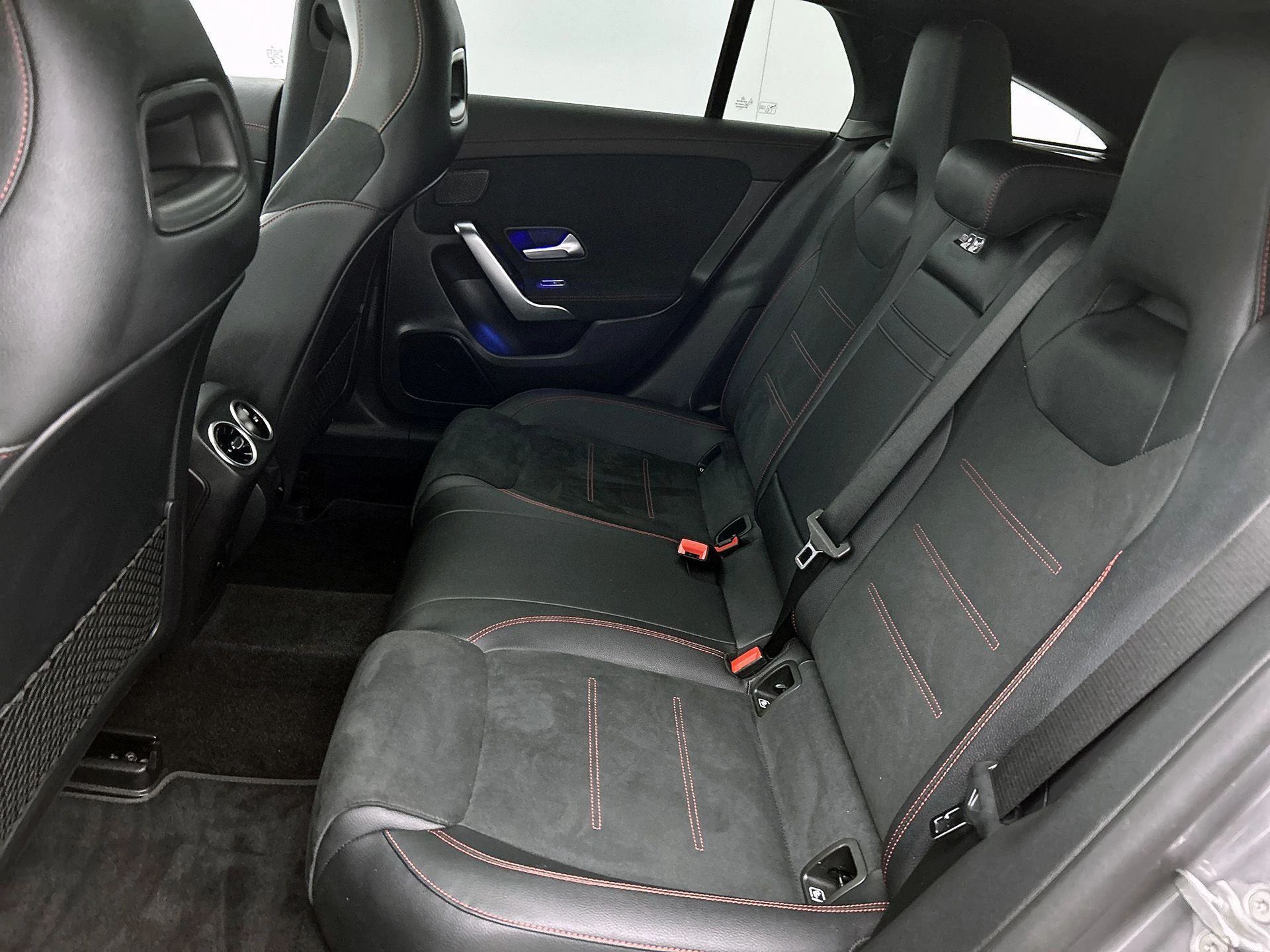 Mercedes-Benz-CLA-image-30