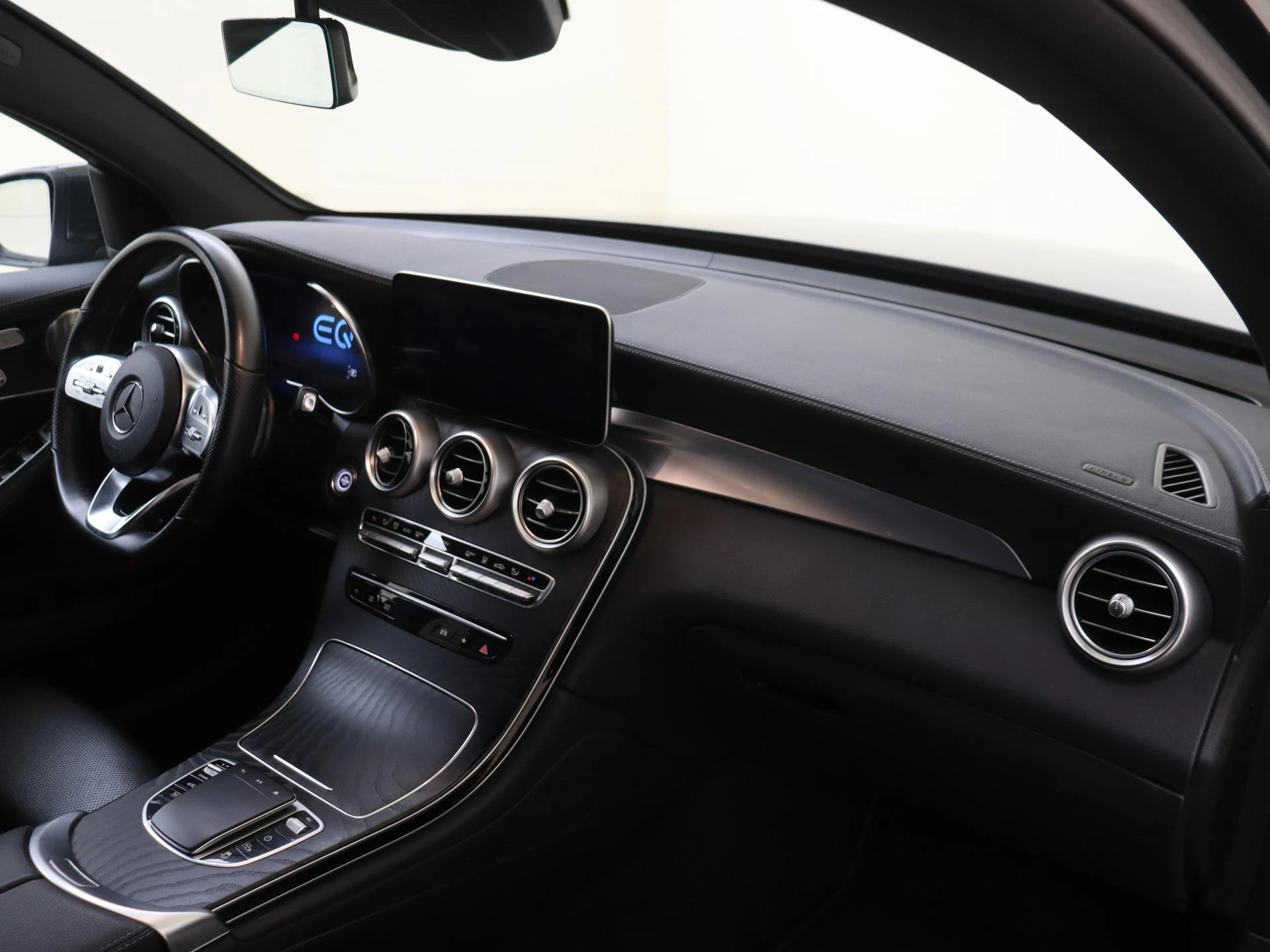 Mercedes-Benz-GLC-image-4