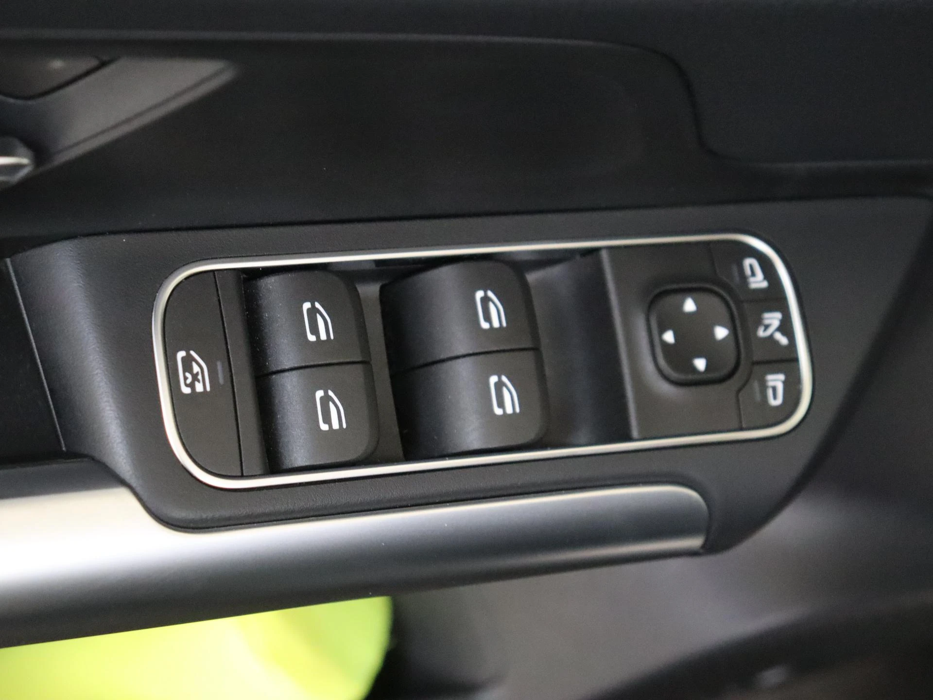 Mercedes-Benz-GLA-image-25