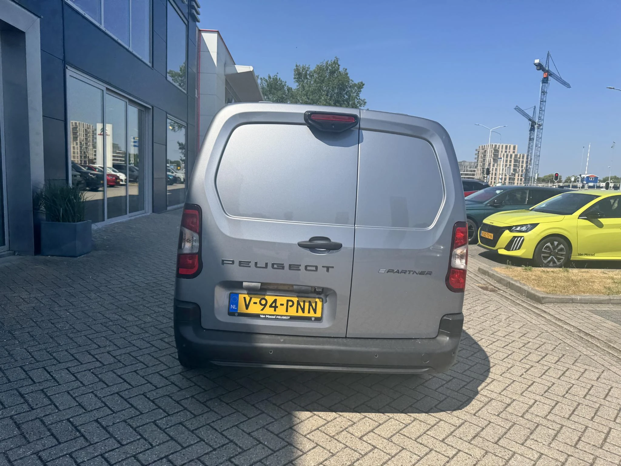 Peugeot-e-Partner-image-4