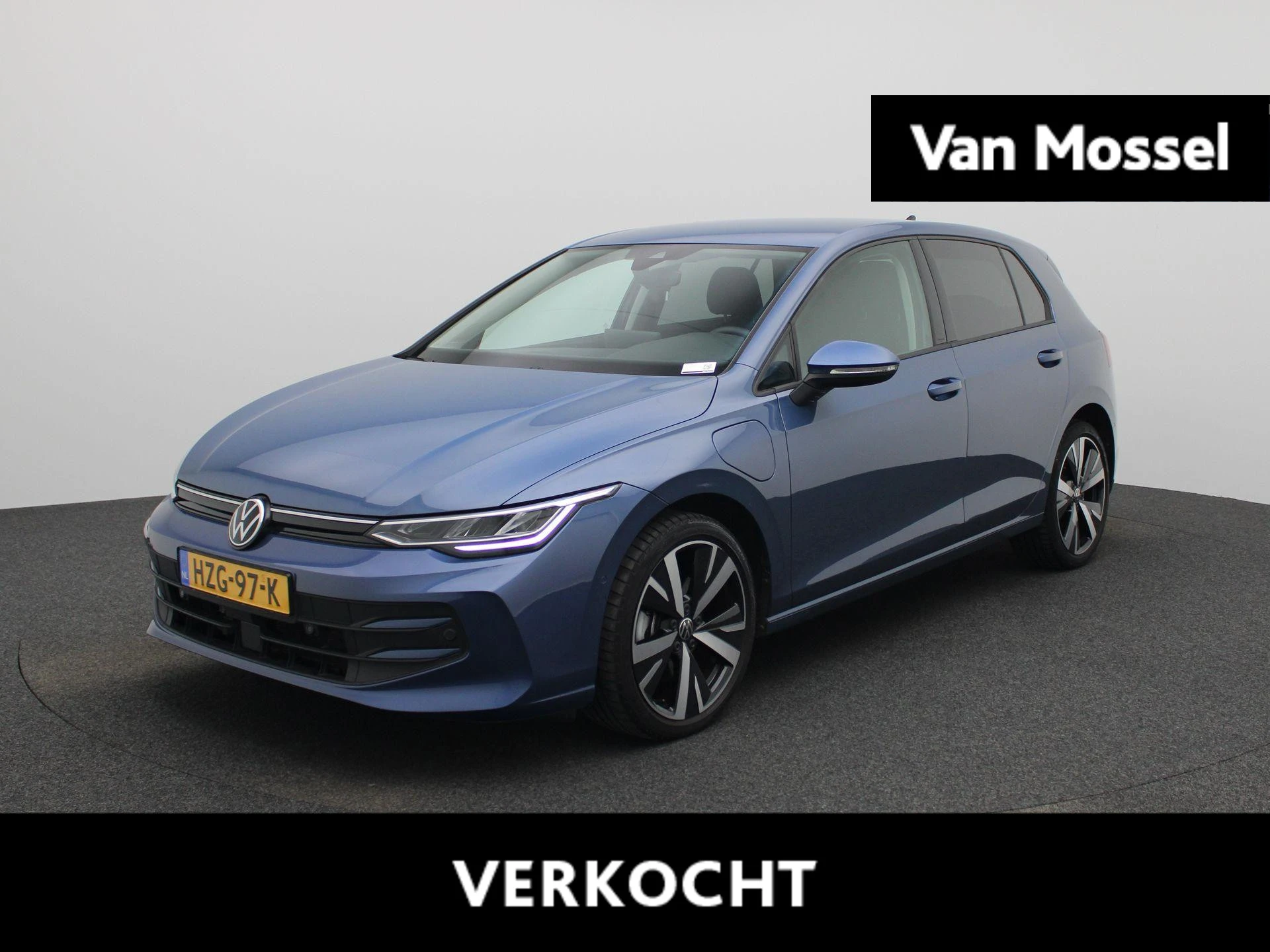 Volkswagen-Golf-image-0