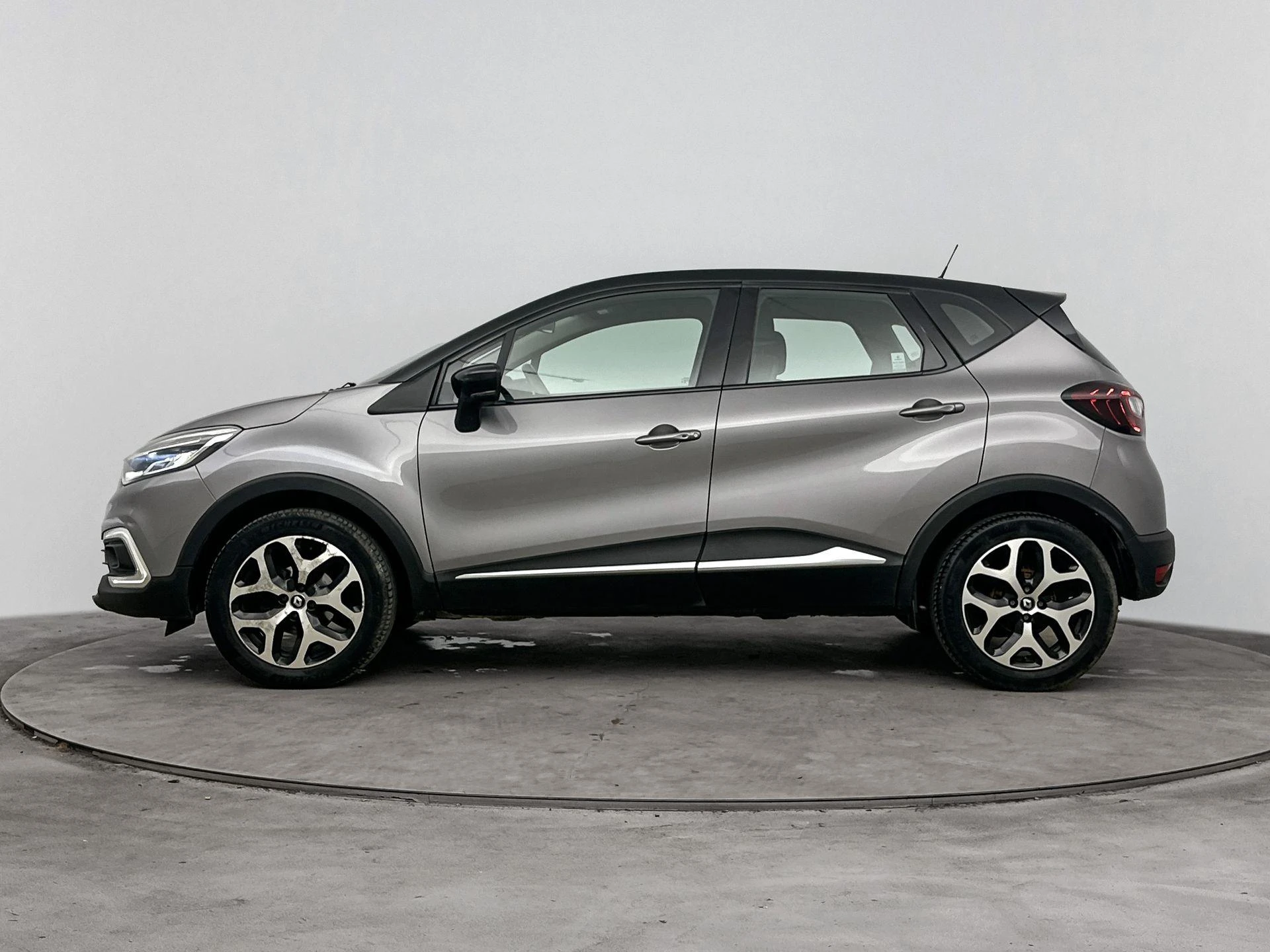 Renault-Captur-image-1