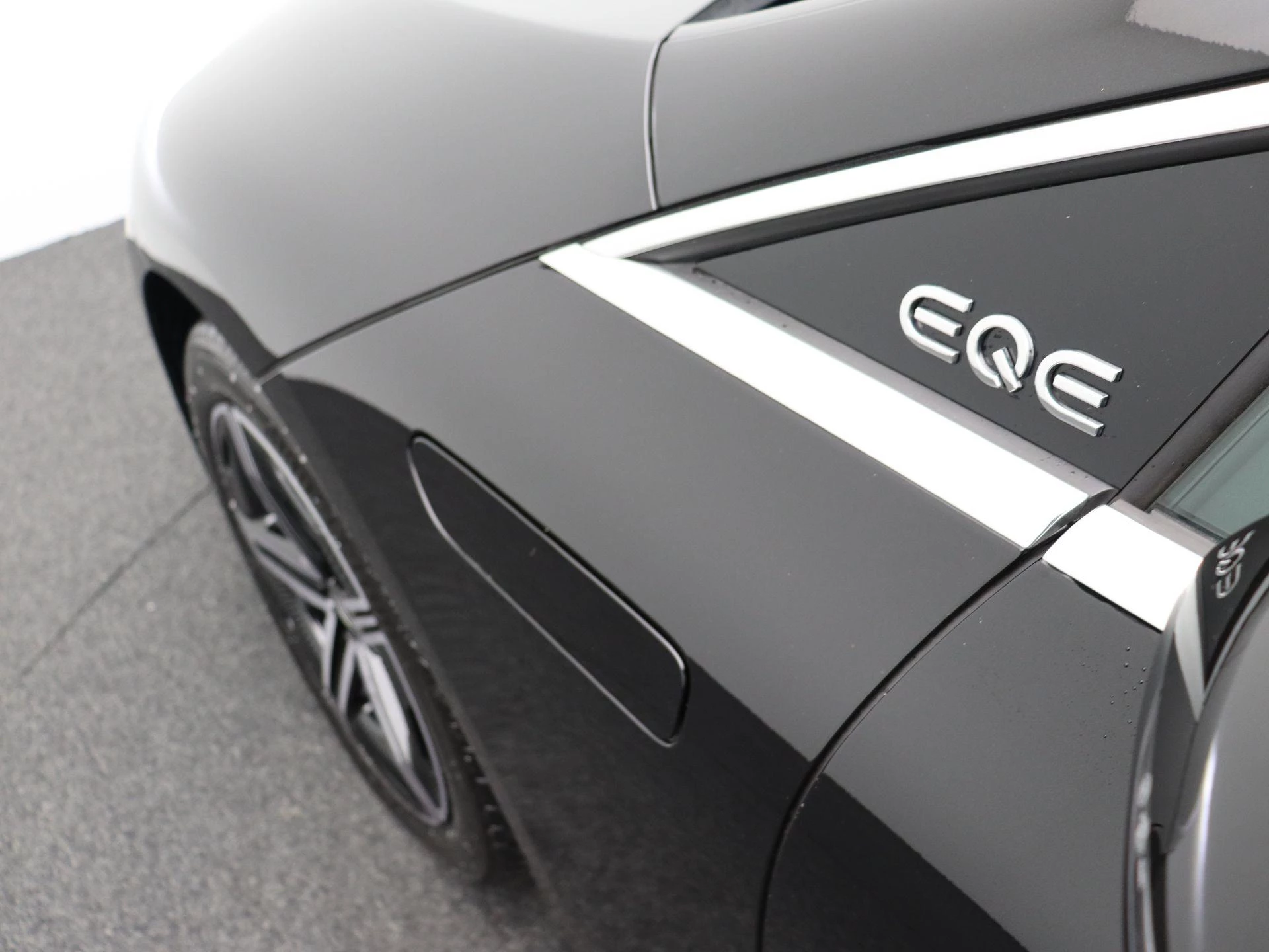 Mercedes-Benz EQE 300 AMG Line + PANORAMISCH DAK + CARPLAY + CAMERA +
