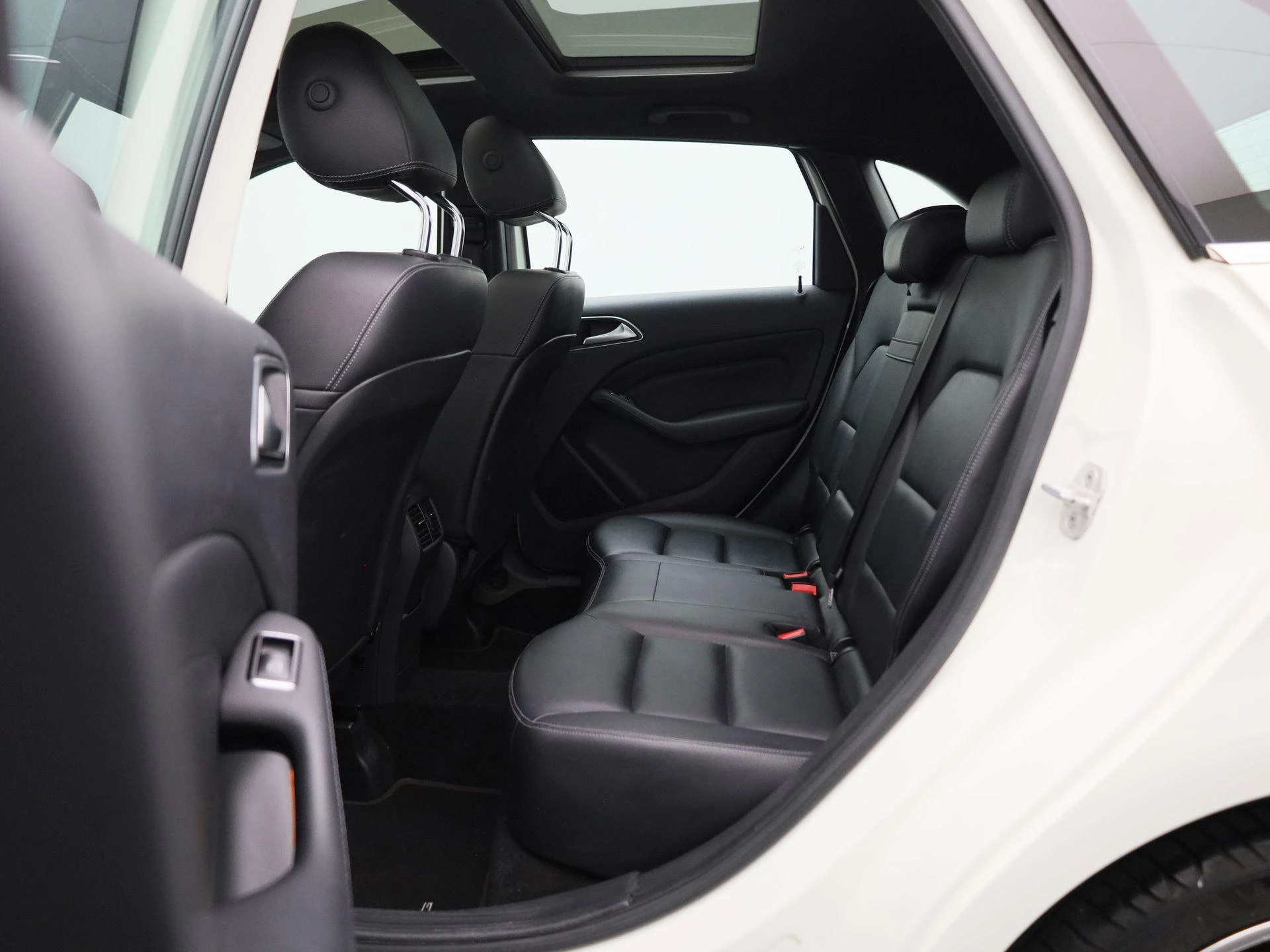 Mercedes-Benz-B-Klasse-image-11