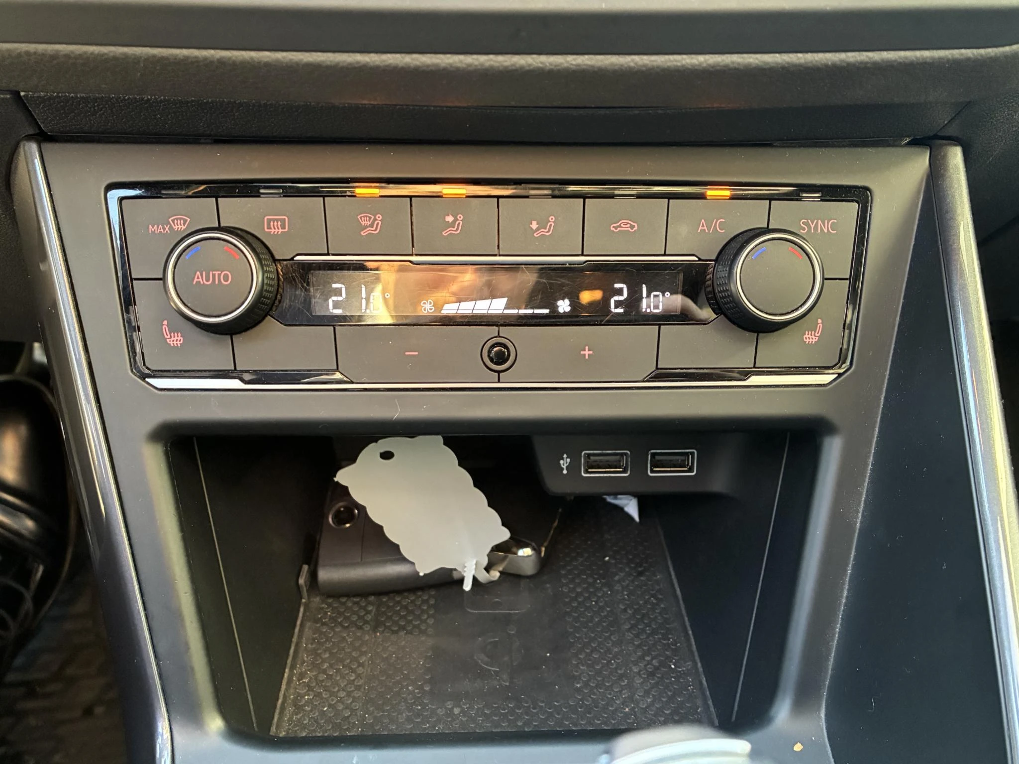Volkswagen-Polo-image-6