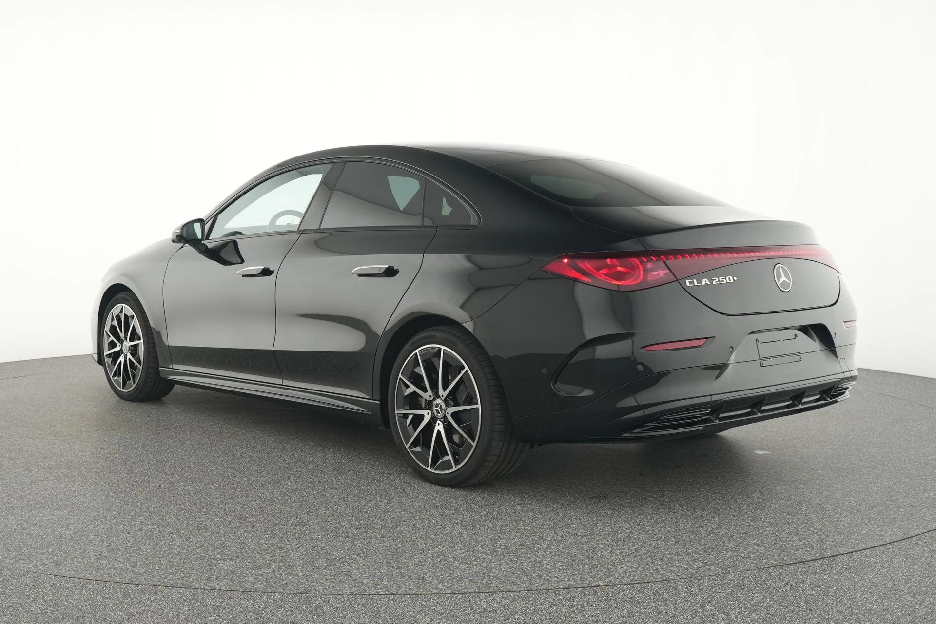 Mercedes-Benz-CLA-image-2