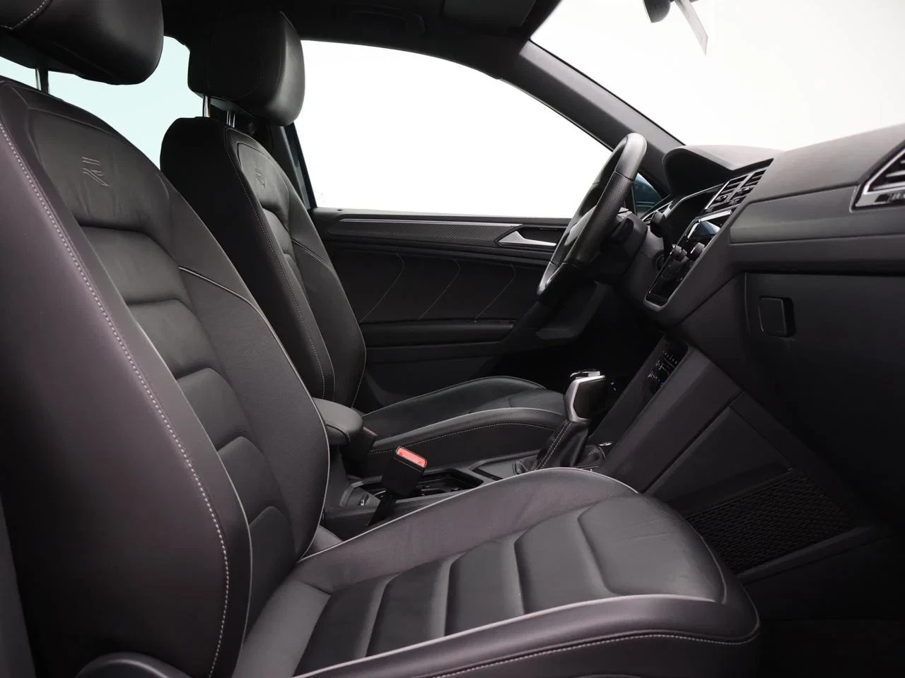 Volkswagen Tiguan eHybrid (PHEV) Tiguan eHybrid 1.4 TSI 150pk R-Line AUTOMAAT*NAVI*PANO*ADAPTIVE*TREKHAAK