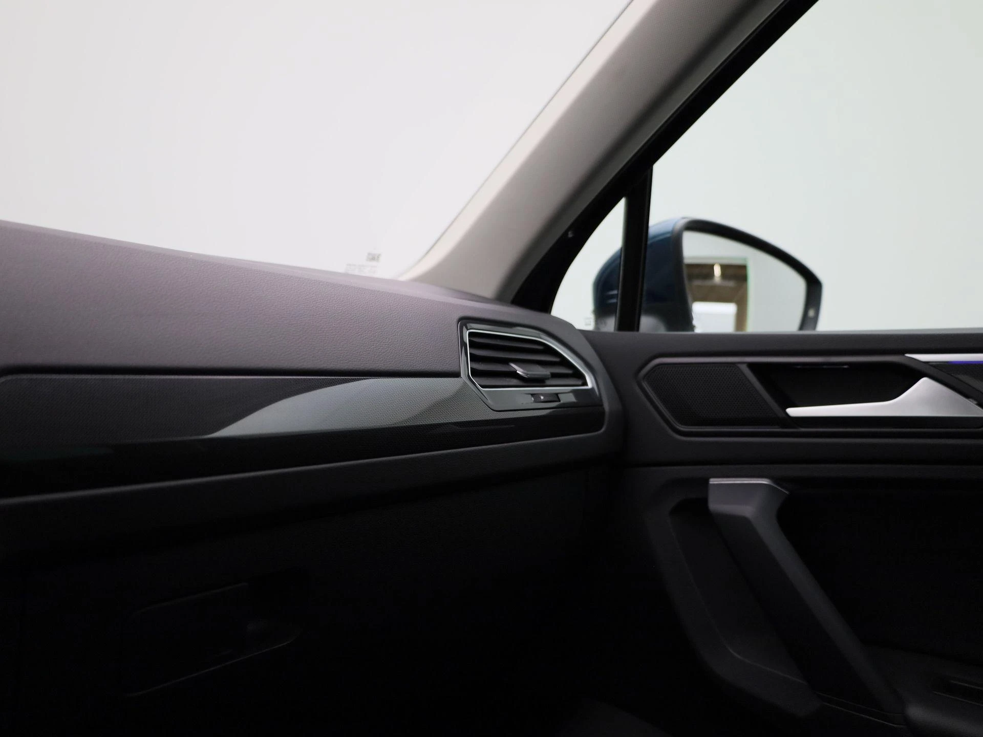 Volkswagen-Tiguan-image-29