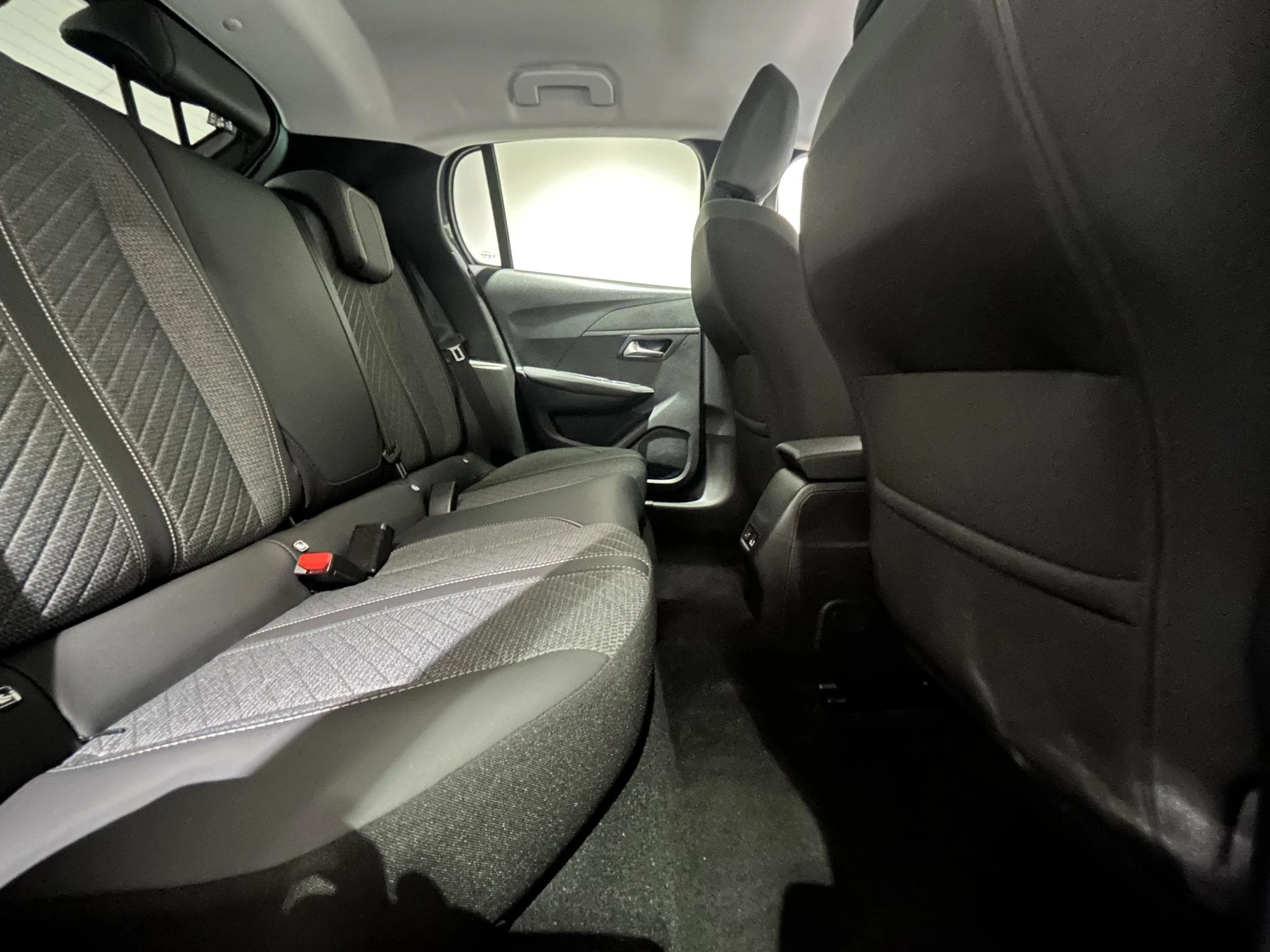 Peugeot-208-image-21