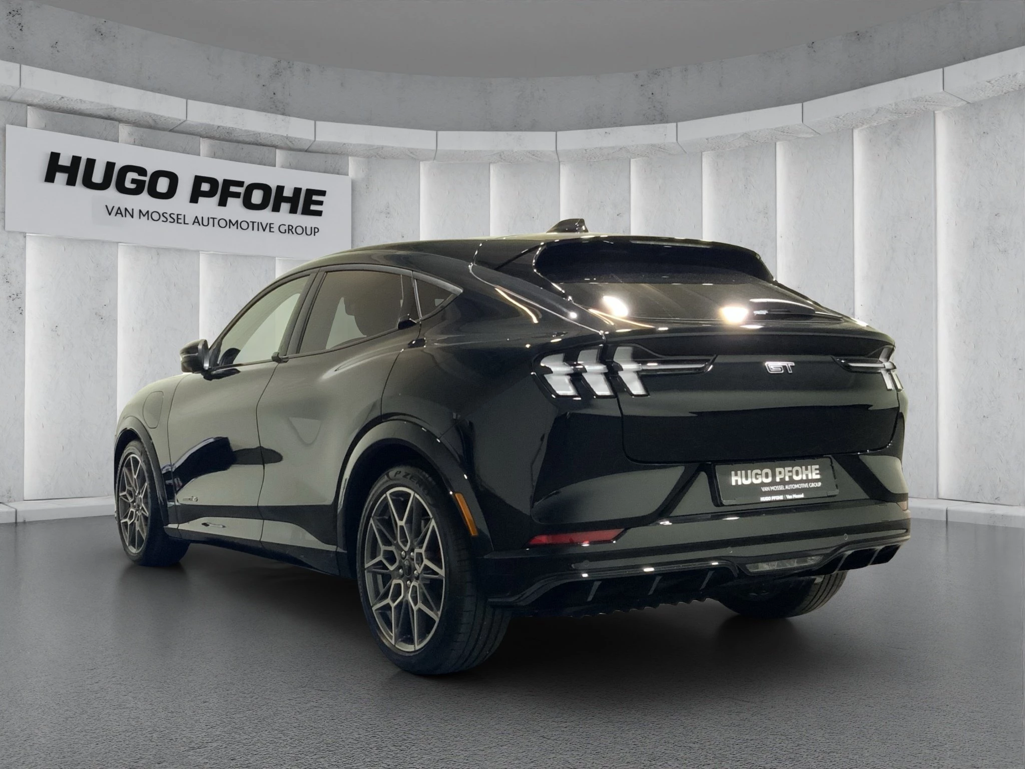 Ford Mustang Mach-E GT Dual-Emotor Ext Range 358kW AWD Sports Utility Vehicle. 5-türig