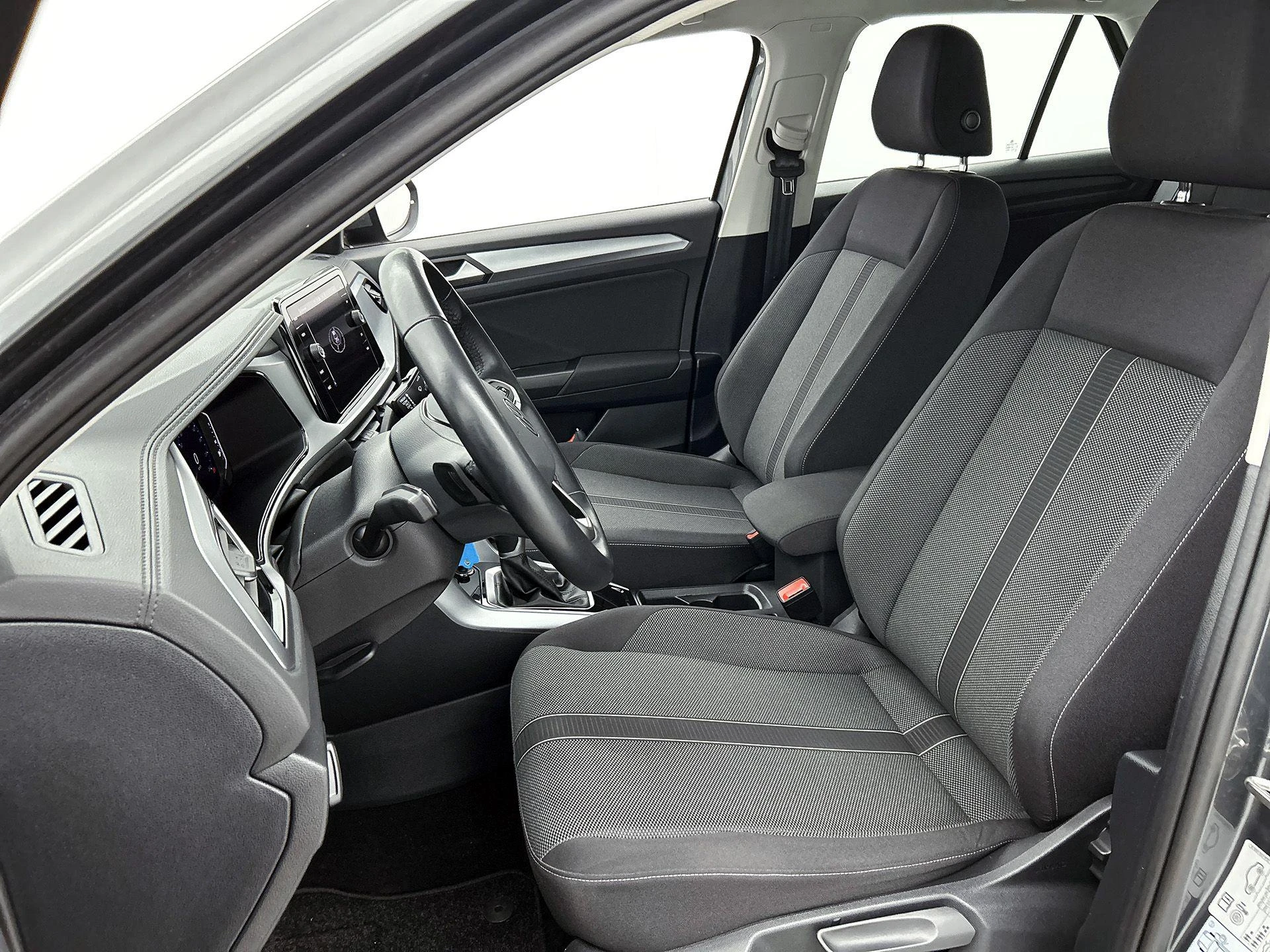 Volkswagen-T-Roc-image-36