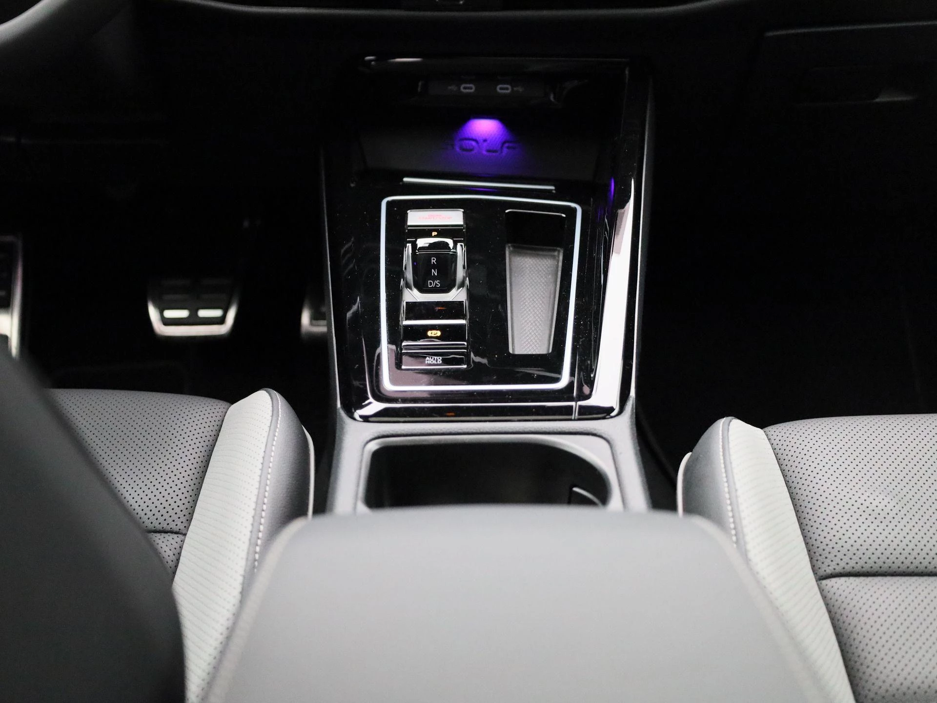 Volkswagen-Golf-image-9