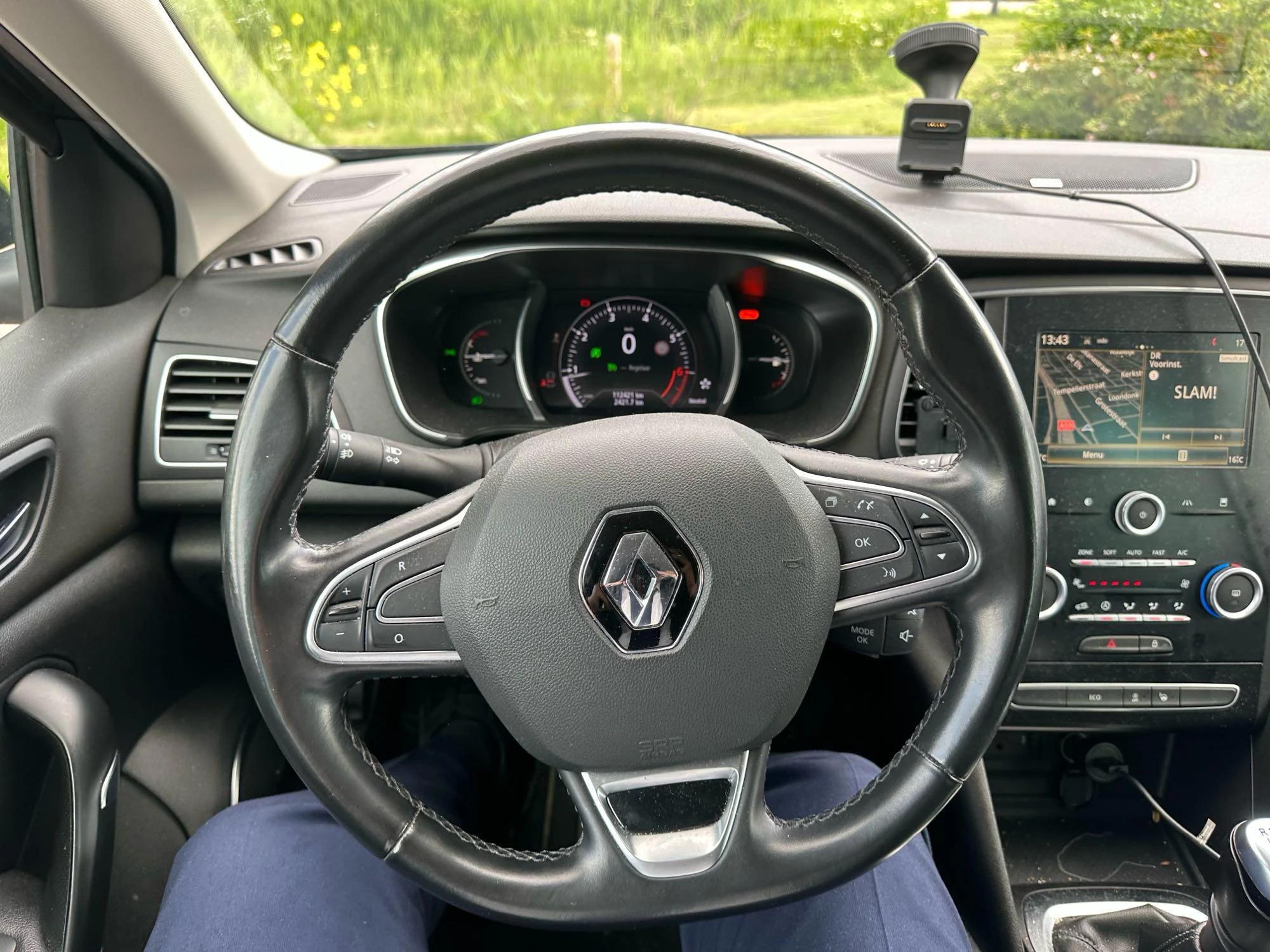 Renault-Mégane Estate-image-11