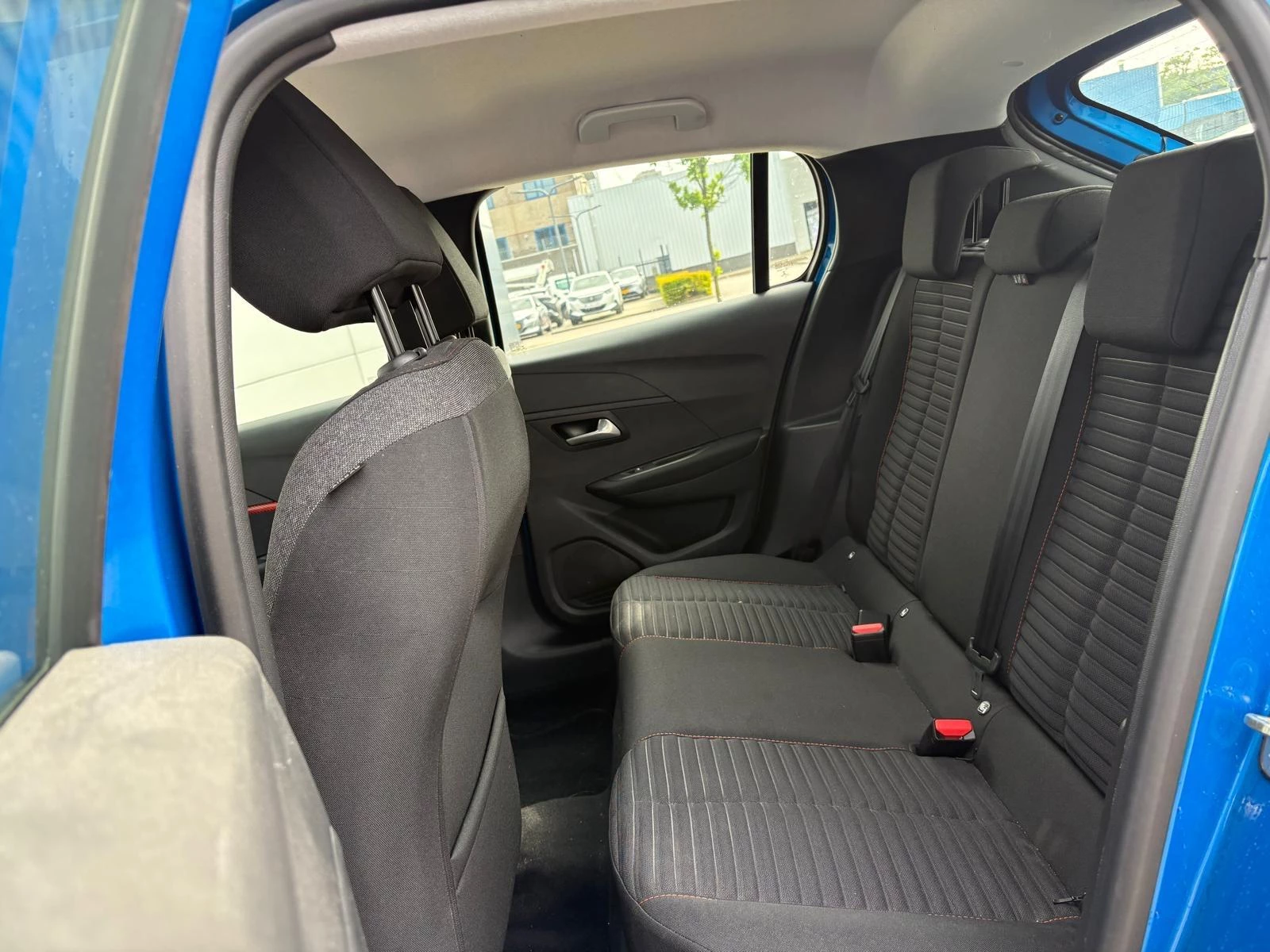 Peugeot-e-208-image-18