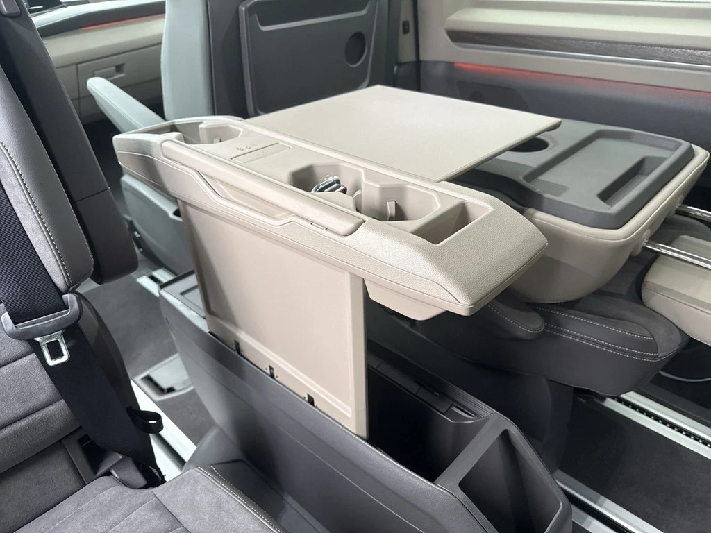 Volkswagen-Multivan-image-14