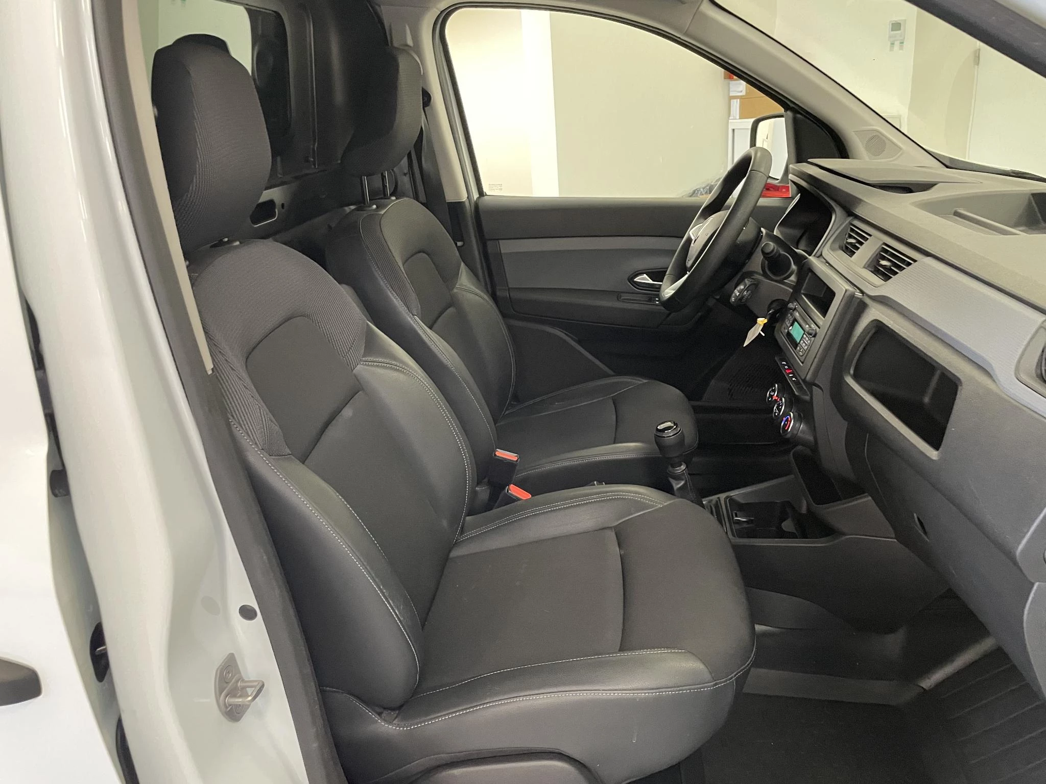 Renault-Express-image-16