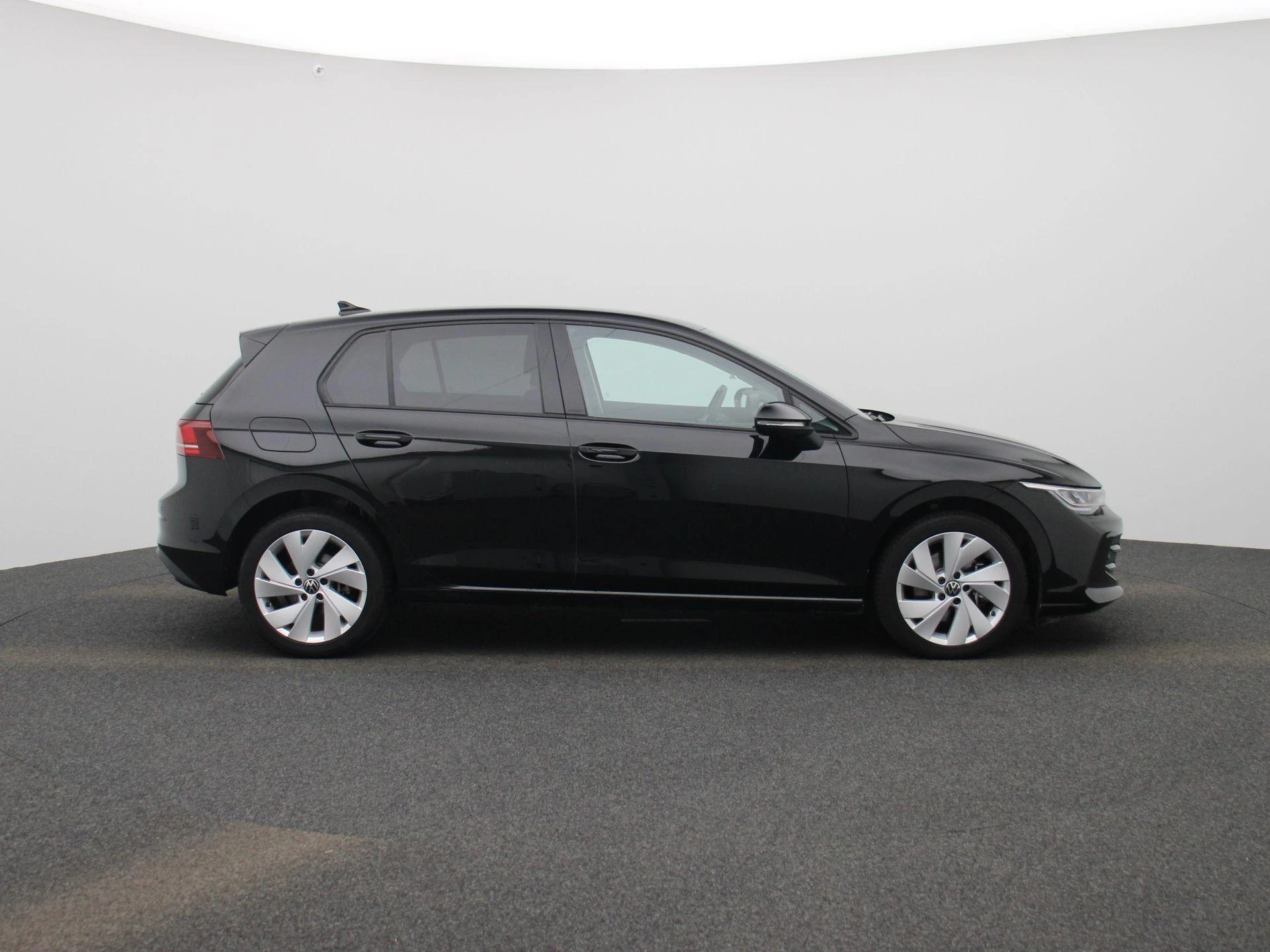 Volkswagen-Golf-image-5