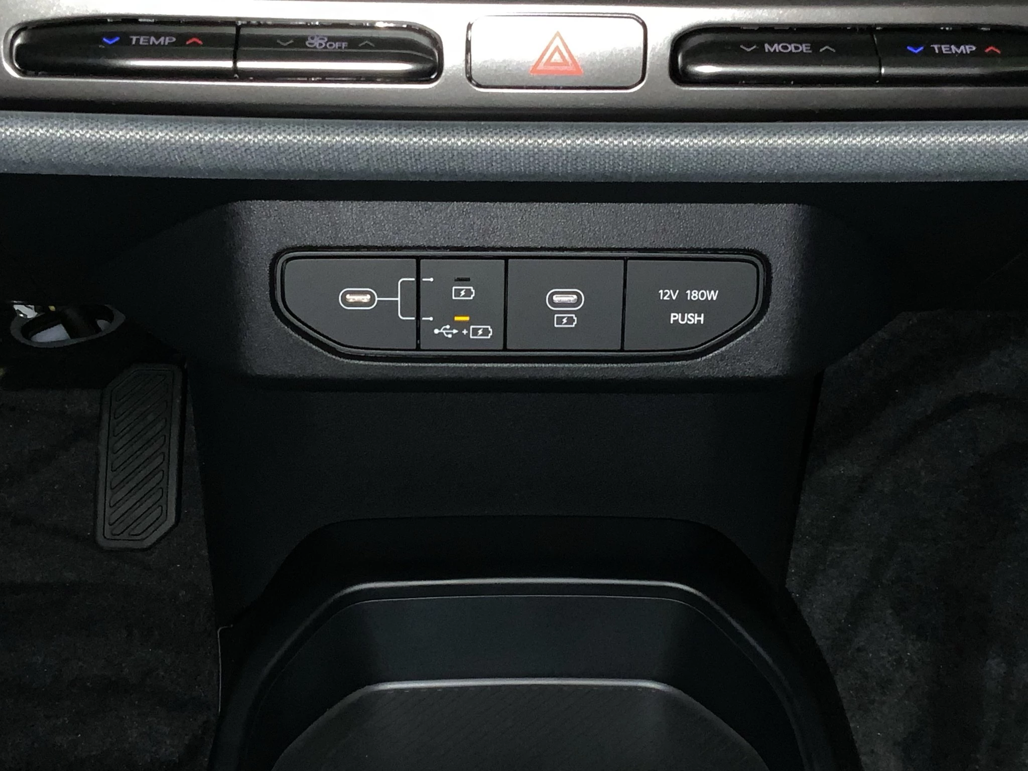 Kia EV4 Hatchback Earth 81 kWh 150 kW Frontantrieb Schräghecklimousine. 5-türig